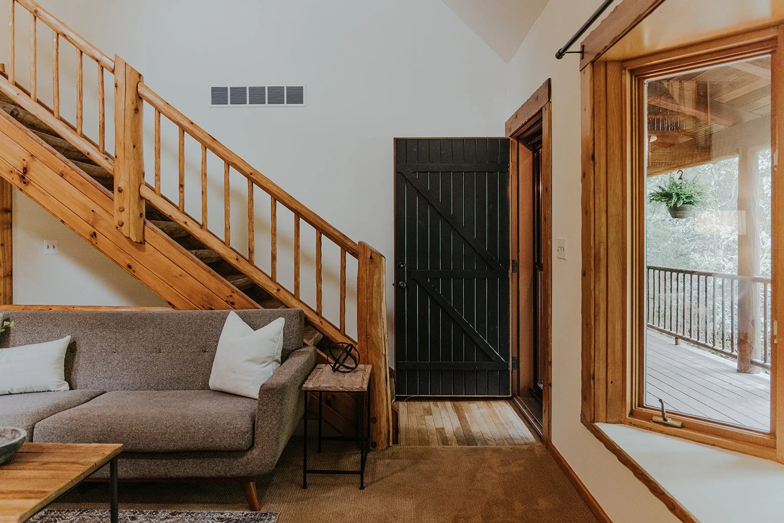 Concierge - Living Room