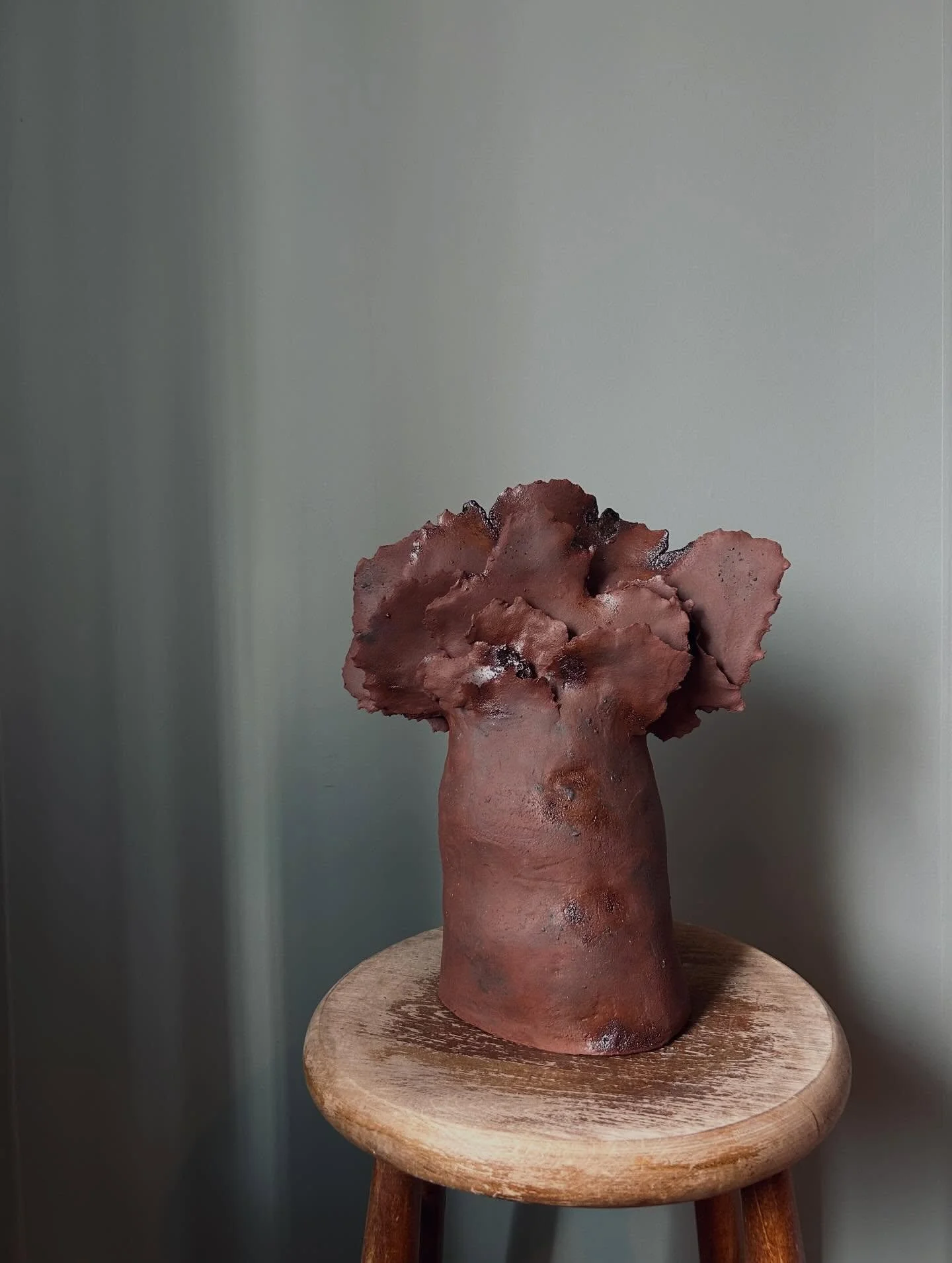 Det r&ouml;da- en del av skogen.

#tree #sculpture #ceramics