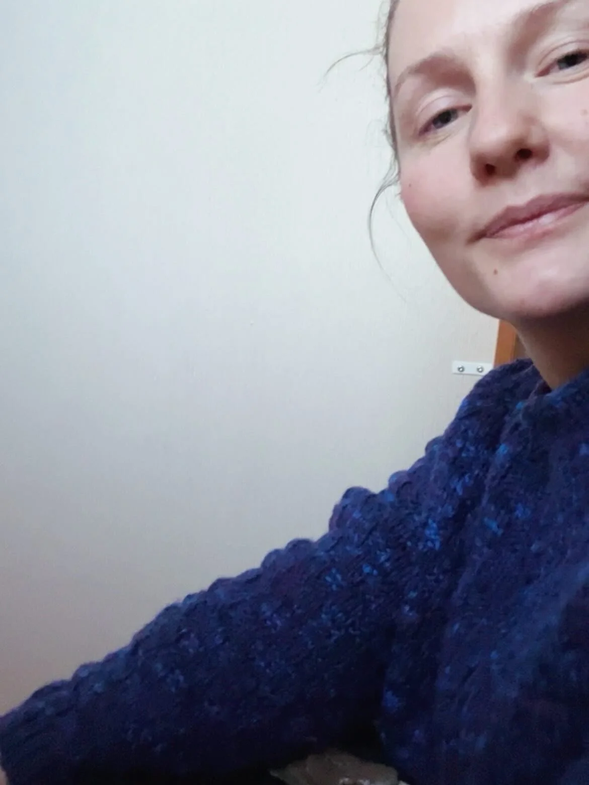 Hej! 👋 Preppar f&ouml;r utst&auml;llningen i maj. De h&auml;r flaskkorkarna finns att k&ouml;pa p&aring; plats d&aring;. Det kommer &auml;ven vara m&ouml;jligt att k&ouml;pa dem p&aring; n&aring;gra andra st&auml;llen under v&aring;ren, h&aring;ll u