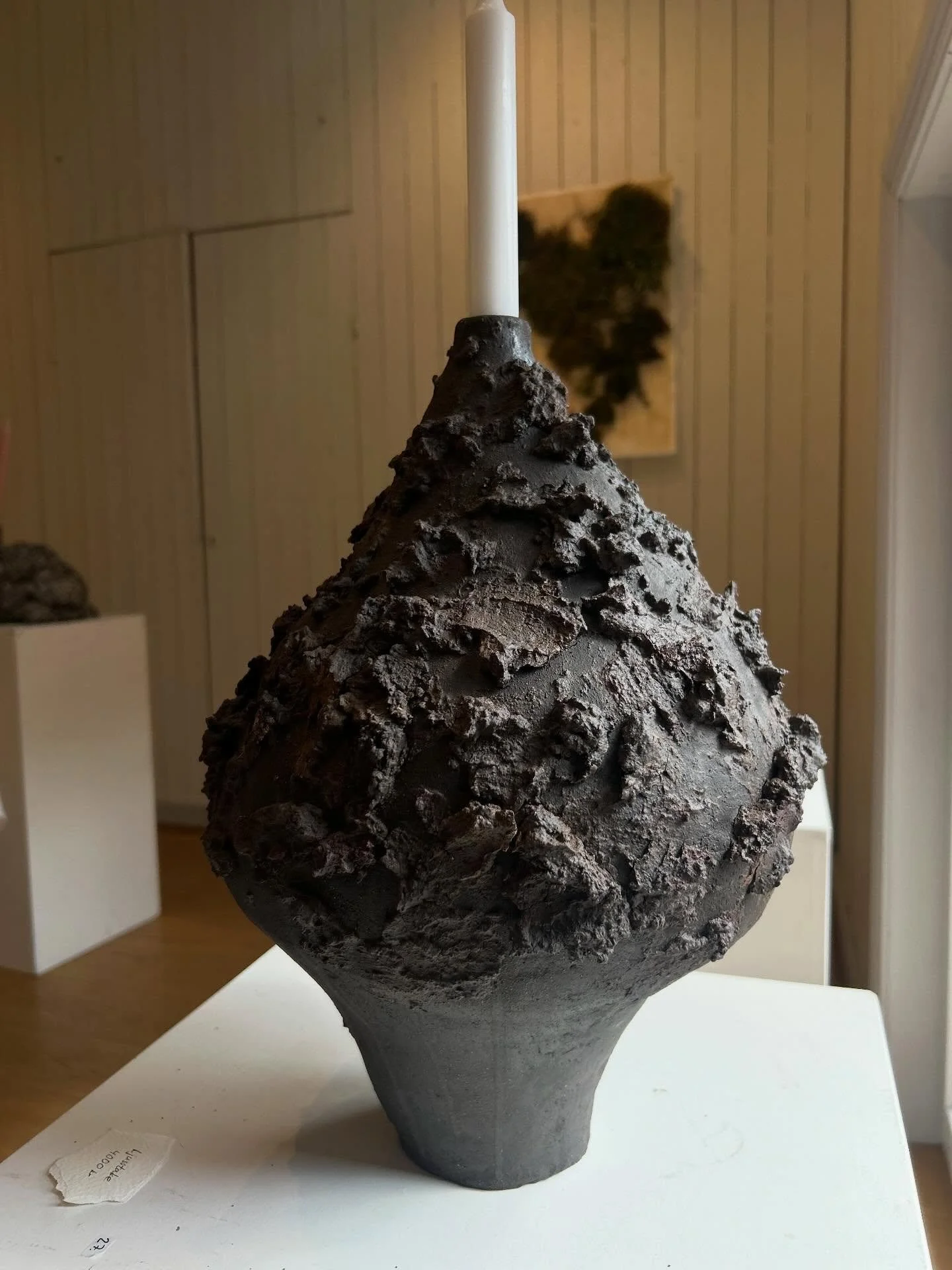 Olympus Mons, st&ouml;rta vulkanen p&aring; Mars 🌋 

.

.

#ljusstake #exhibition #ceramics #vulcano #sculpture