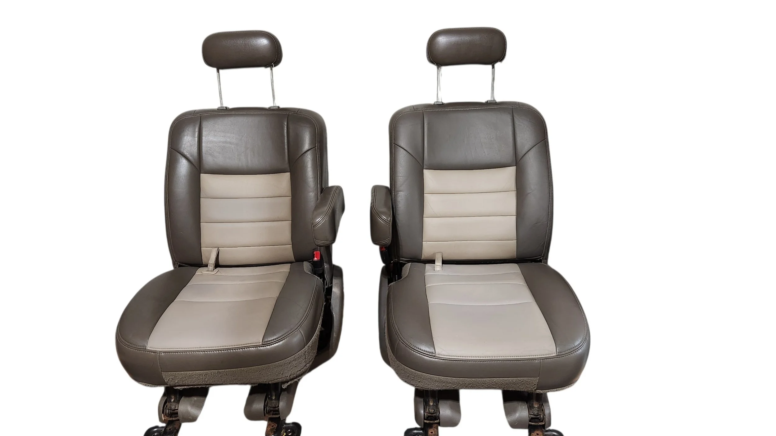 Seats - 02 X Buckets Row 2 NEW.jpg