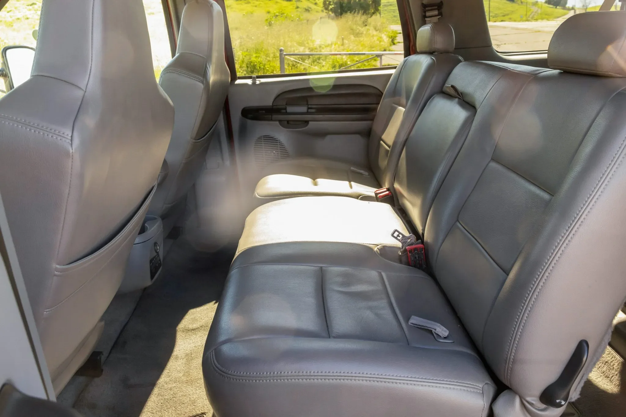Seats - 05 X stock pic Row 2 Gray Leather.webp