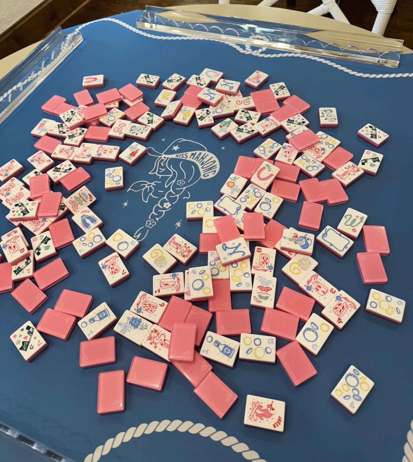 How darling is this set from @missmahjongofficial ?! 

Want one for yourself? Well, holiday shopping just got way sweeter.🤩

From Nov 28&ndash;Dec 1, 2025 use my code:
THEJADEPEACOCK 
at MissMahjong.com for 20% off sitewide &mdash; no exclusions, ju