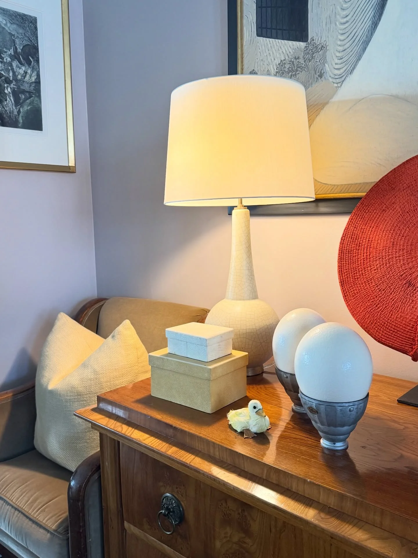 Eggs, bunnies, and blossoms&hellip;🐣🐰🌷
Symbols of life, renewal, and hope.
Easter, a beautiful reminder that light always returns ✨

Each year, I bring out a few beloved Easter decorations, simple touches that fill the home with warmth, meaning, a