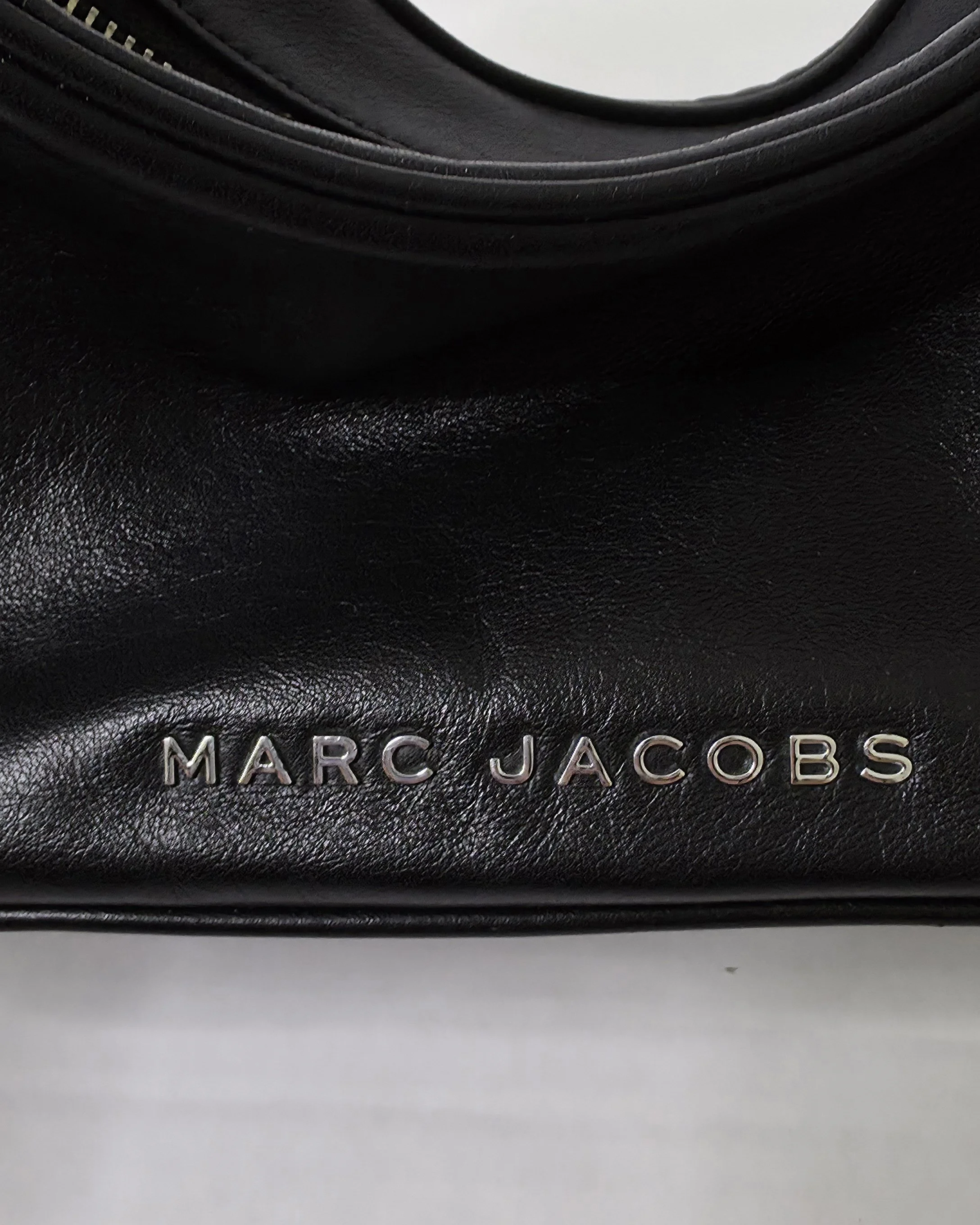 marcjacobsbaguette2.jpg