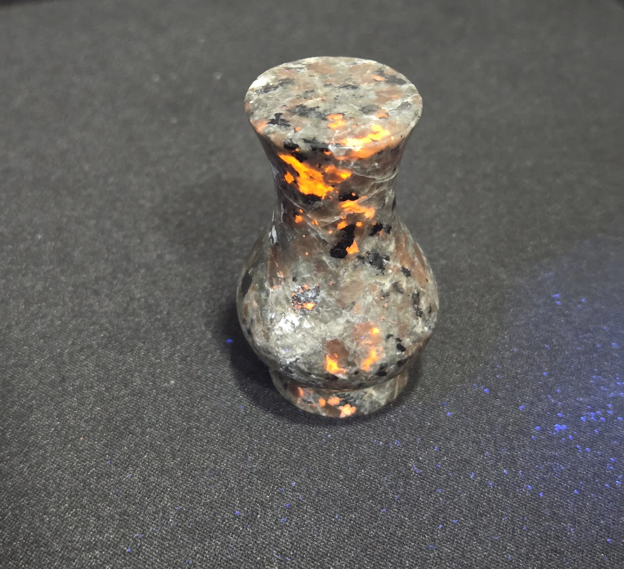 Yooperlite Vase DEW Glow | Polished Natural Carved Crystal Vessel | Root & Third Eye Illumination, Nocturnal Joy & Energetic Activation | Divine Exchange Within