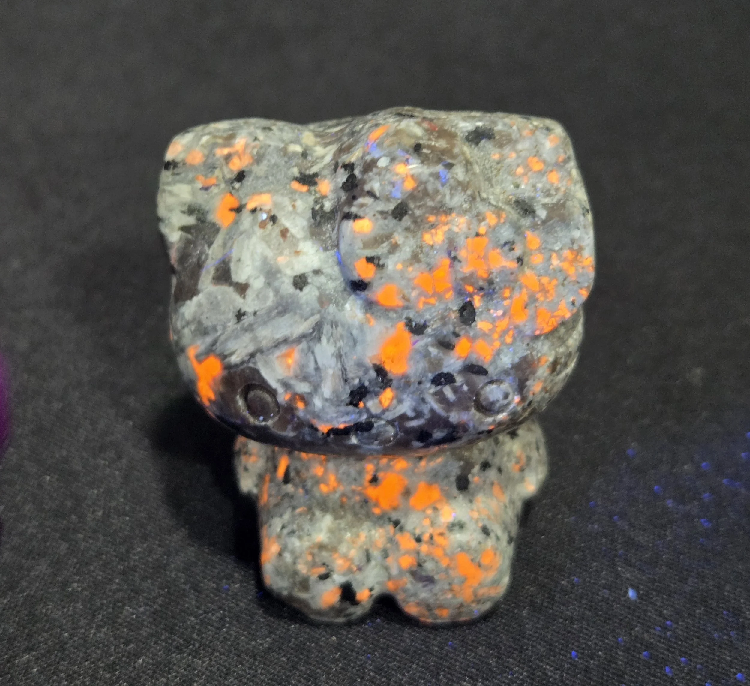 Yooperlite Hello Kitty Carving DEW Flare | Hand-Carved Natural Gemstone | Third Eye & Crown Chakra Activation, Inner Light, Intuition & Playful Magic | Divine Exchange Within