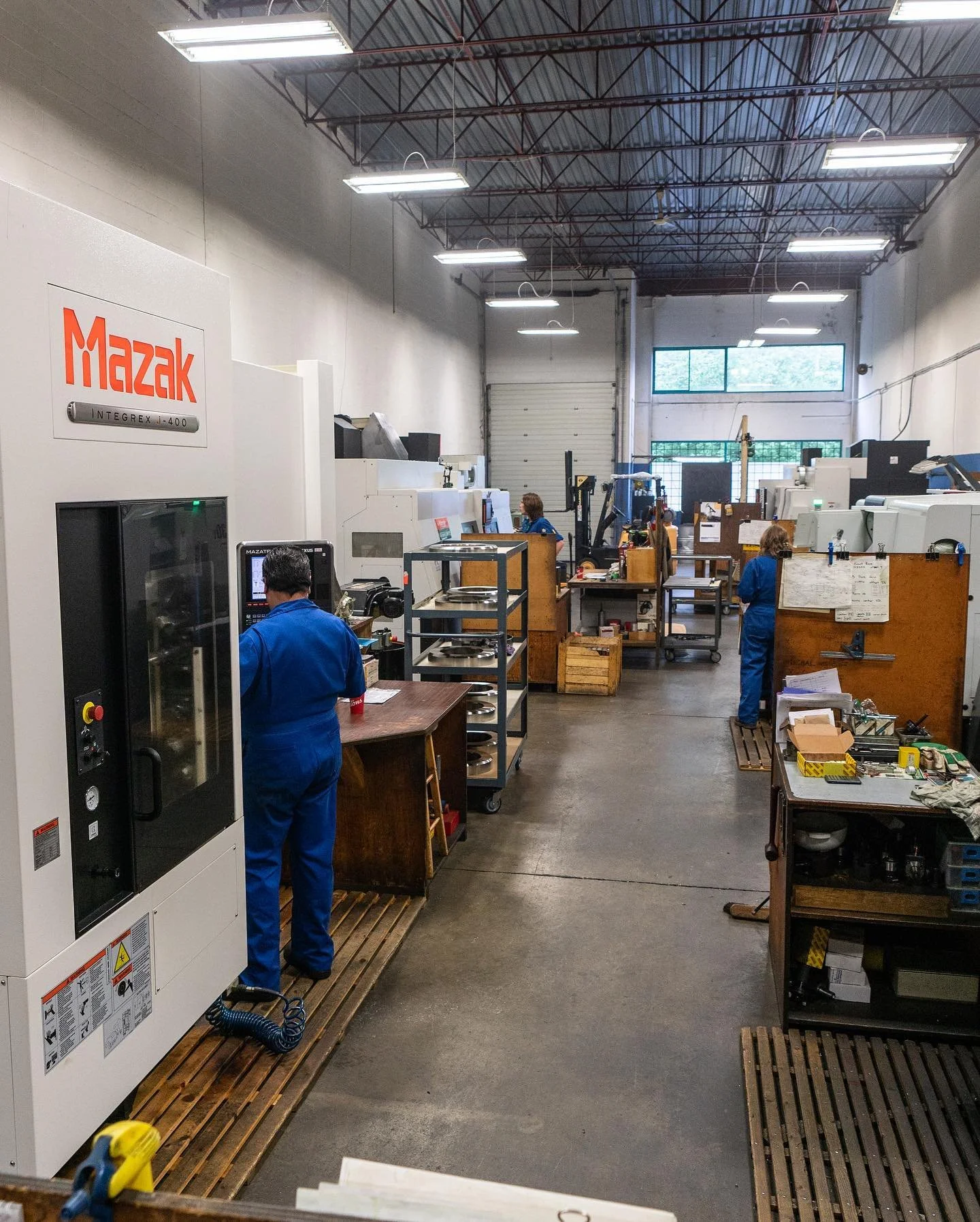 One of our three machining bays! We&rsquo;re equipped with the latest CNC machines from @mazakcorp @haas_automation and more! 👋🏼 💪🏼