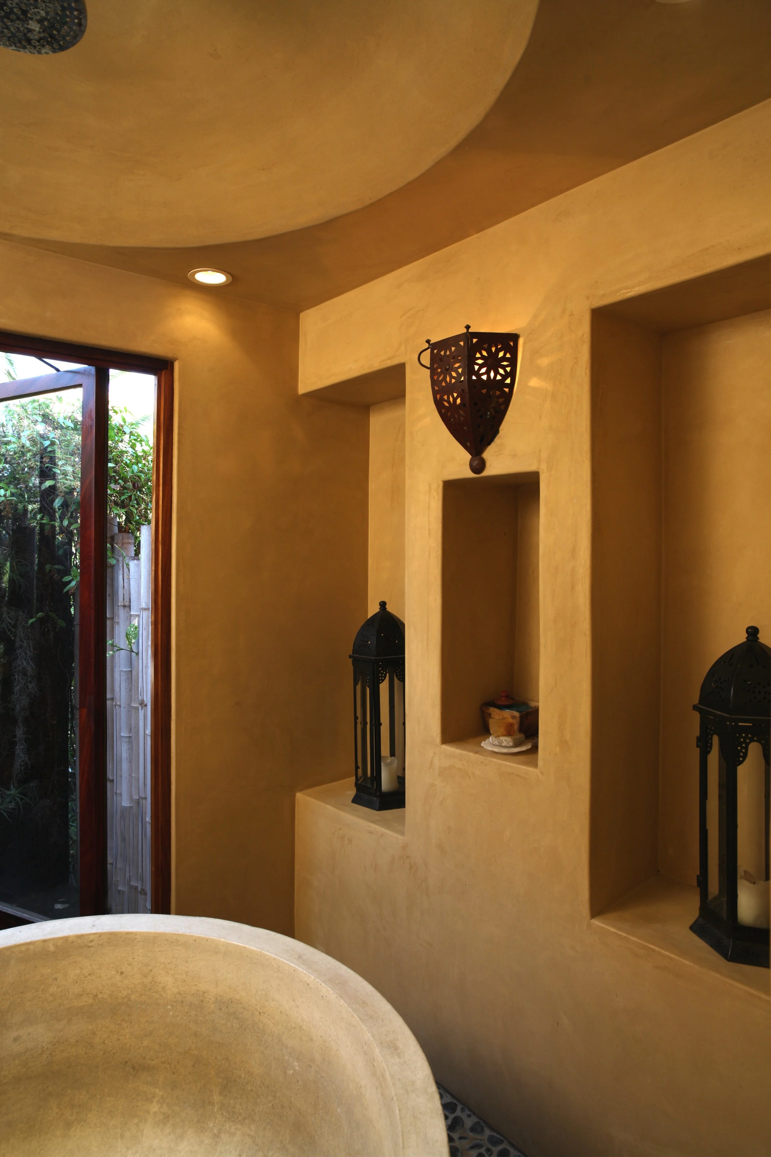 Linnie Bath Detail.jpg