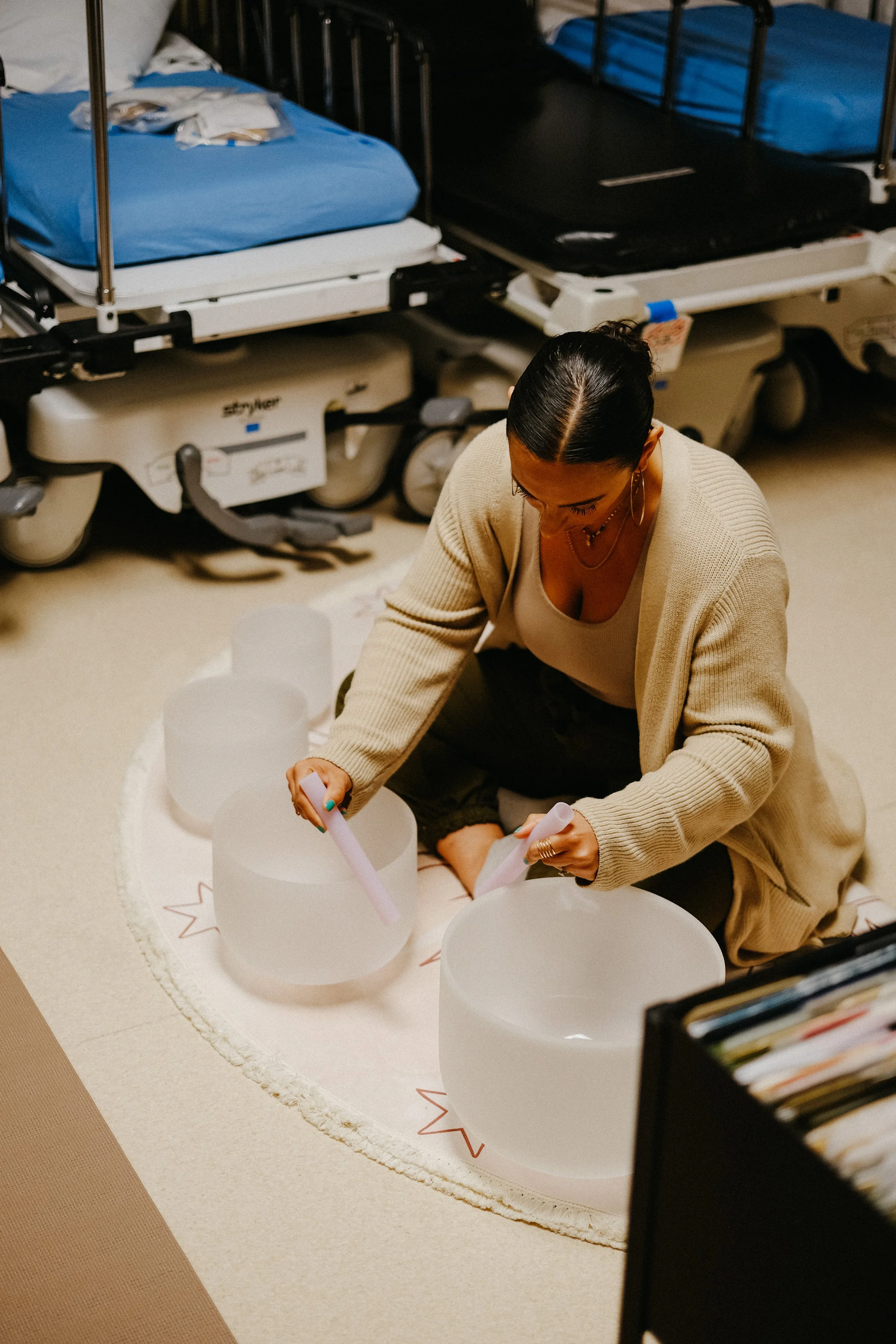Sync'd wellness sound healer leading workplace sound healing session supporting employee relaxation and focus