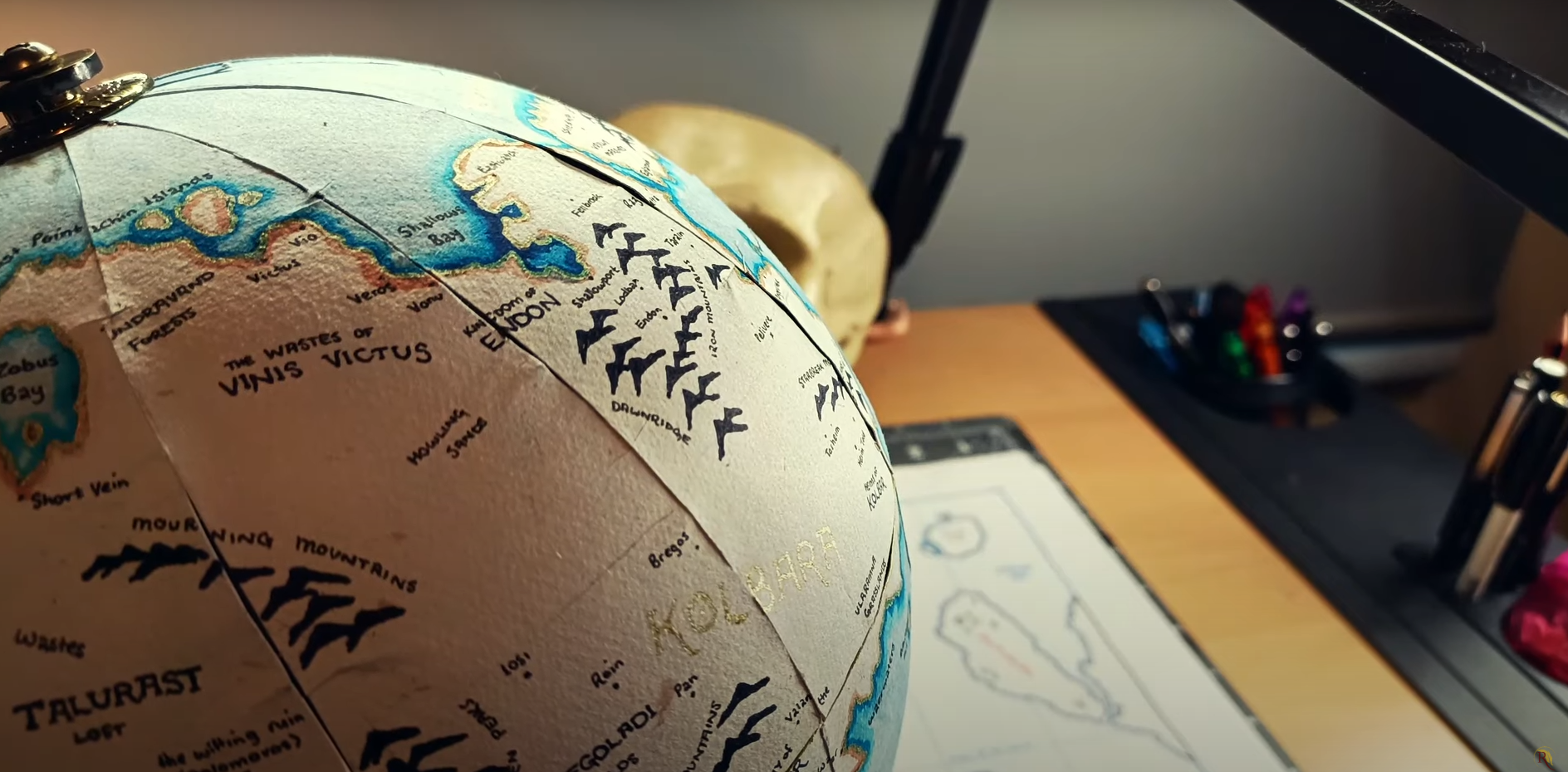 Hand-Painted Globe | Arreia