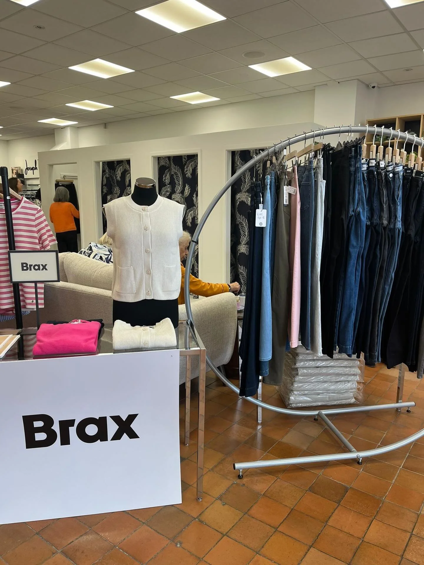 Brax Day at The Italian Touch 👖💙

Yesterday we held an event to help debut the collection and introduce Brax to local customers on the Isle of Wight. With our Brax experts being on hand to help with fit and sizing. It was a great turn out with lots