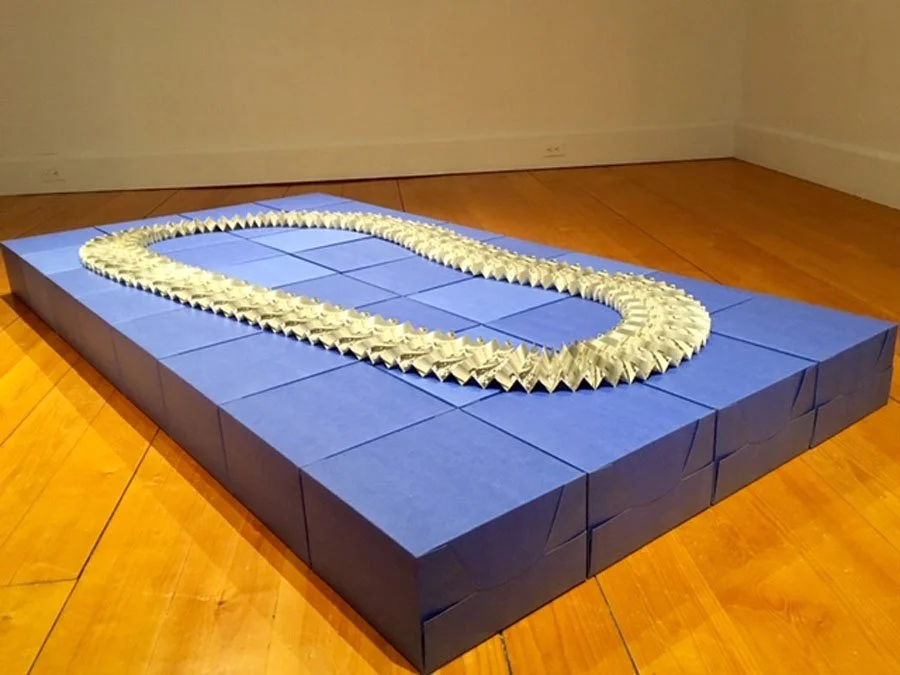 “Piédestal / course”