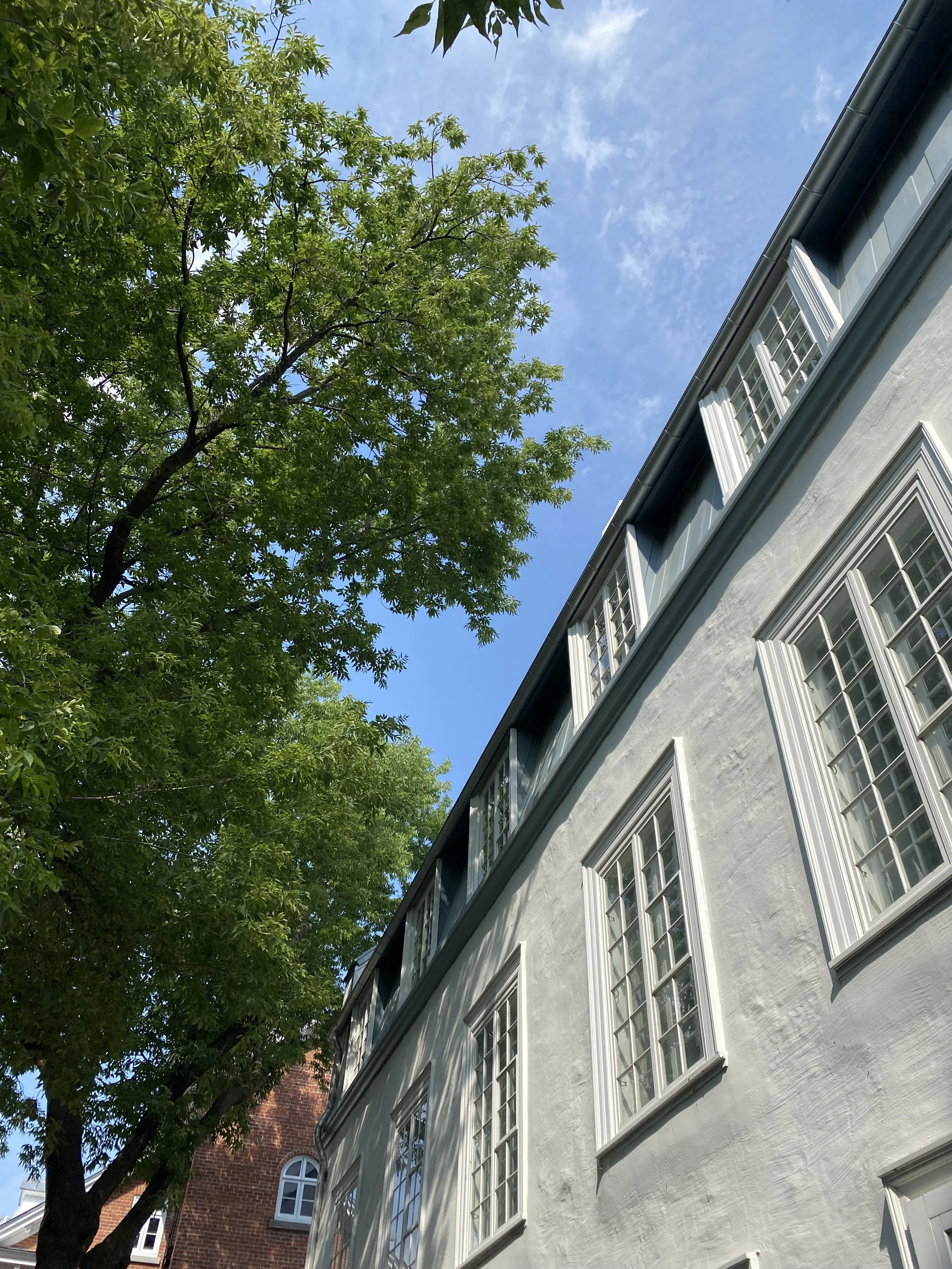 De demeure seigneuriale à maison religieuse