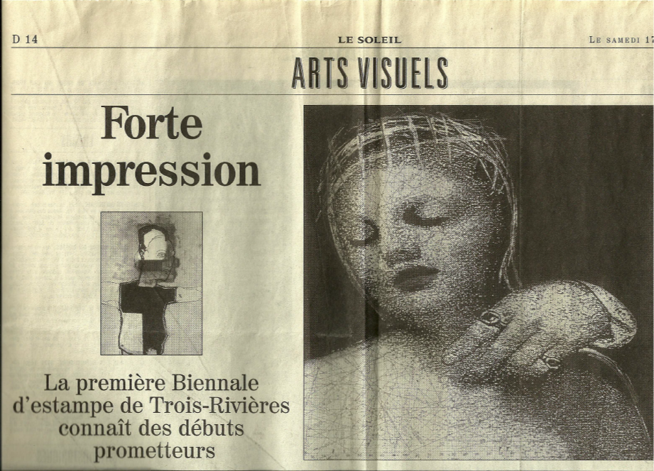 Une page de journal annonçant une première Biennale d'art imprimé à Trois-Rivières, avec un gros titre 'Forte impression' et une image d'une sculpture ou d'une œuvre d'art moderne représentant une tête.