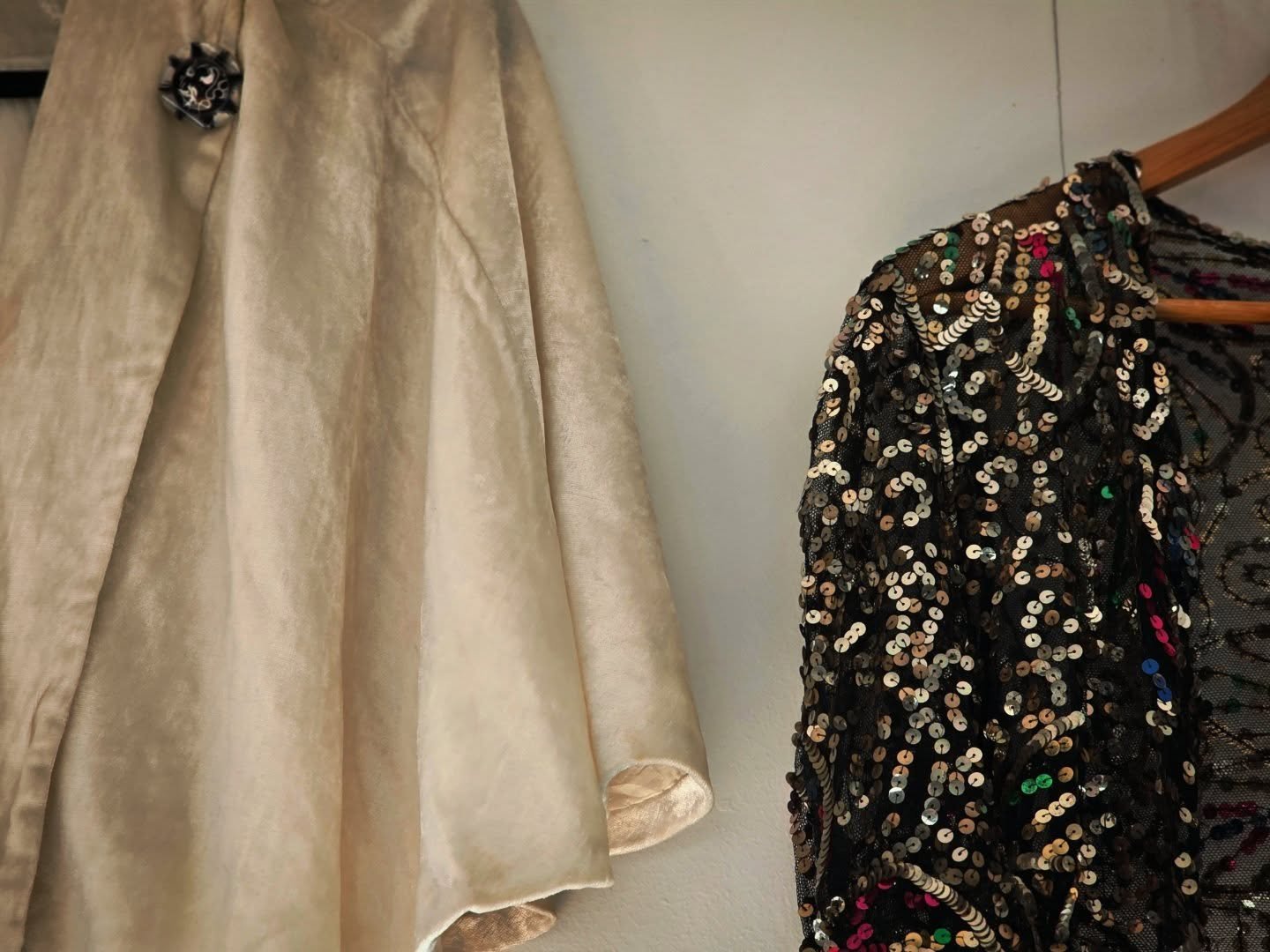 A duo of 30s delights in store.

Silk velvet cape with beautiful Czech glass buttons 

Beautiful French sequin bolero. 

#oolala #jadore #truevintageforsale #sustainablefashion