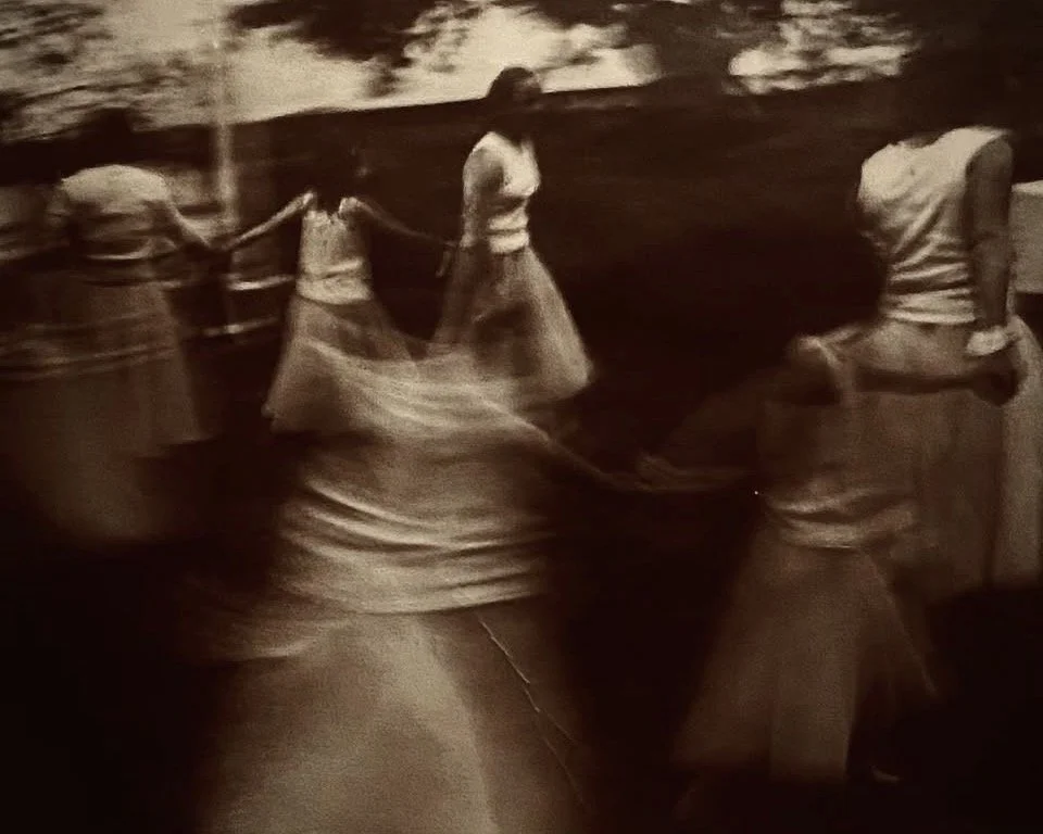 ꜱᴜɴᴅᴀʏ ᴍᴏʀɴɪɴɢꜱ, ᴛʜᴇ ɢʀᴀᴛᴇꜰᴜʟ ᴅᴇᴀᴅ, ᴀɴᴅ ᴛʜɪꜱ ᴍᴏᴍᴇɴᴛ ɪɴ ᴛɪᴍᴇ