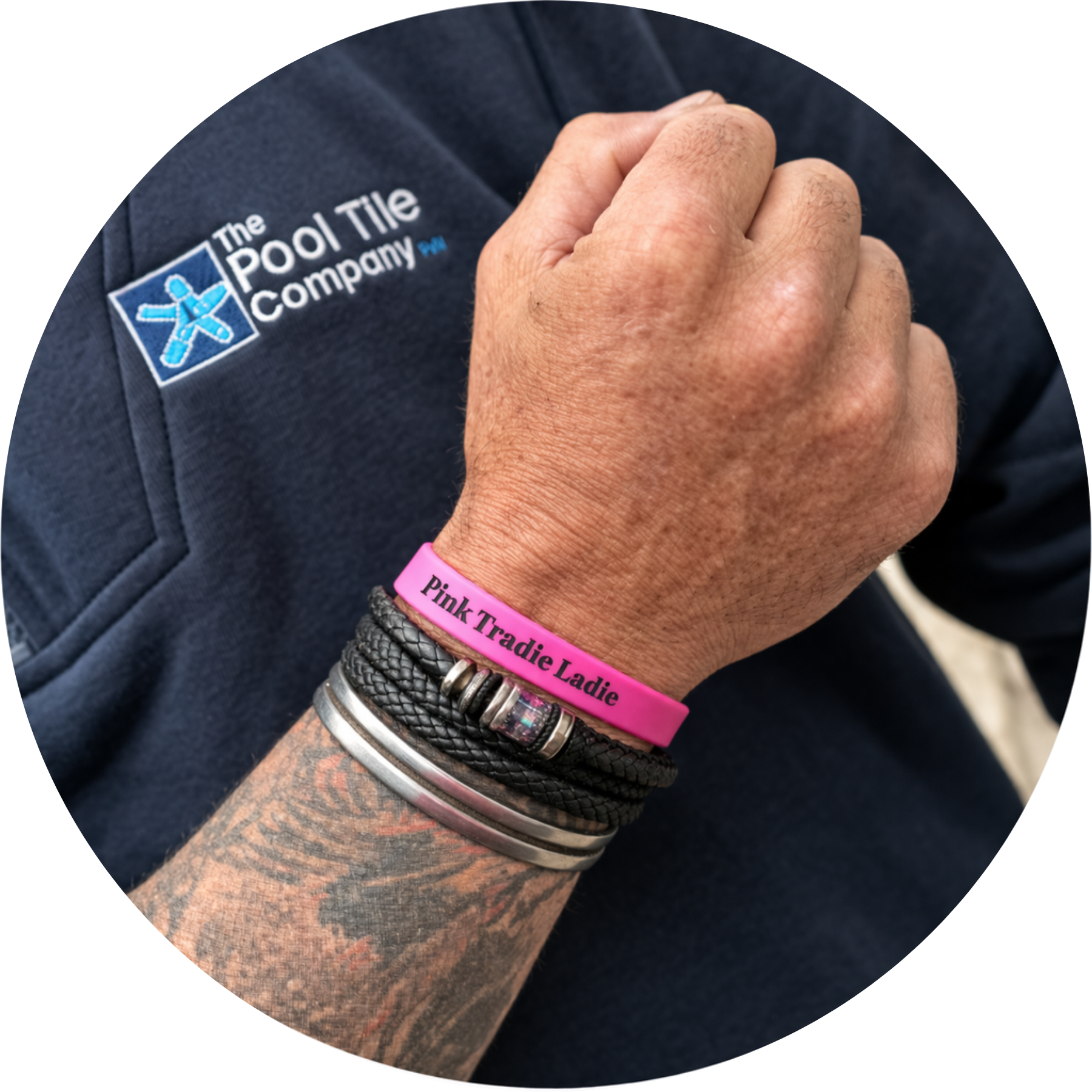 Pink Tradie Ladie wristband worn by tradesman on worksite