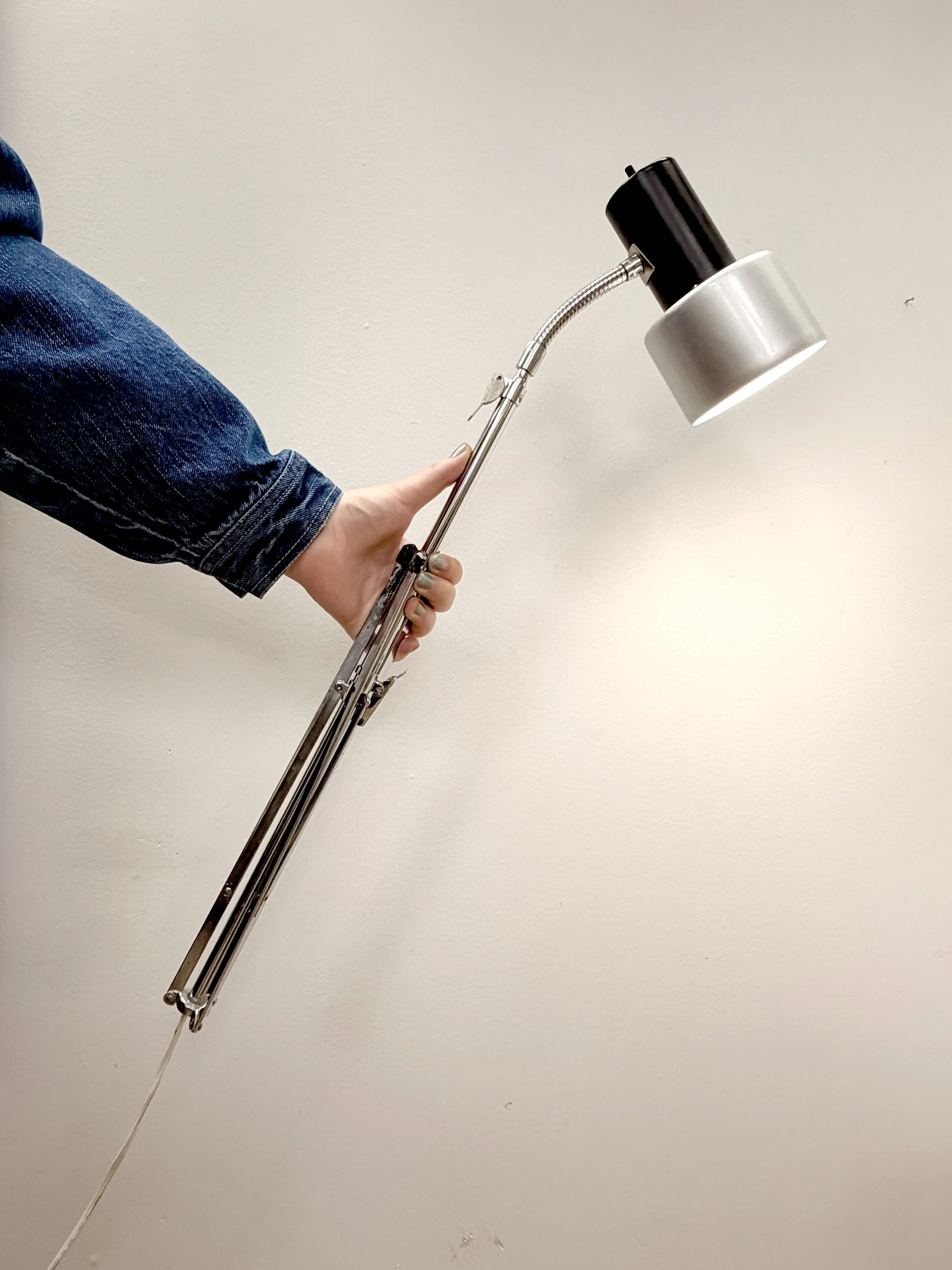 tripod-metal-lamp-4.jpg