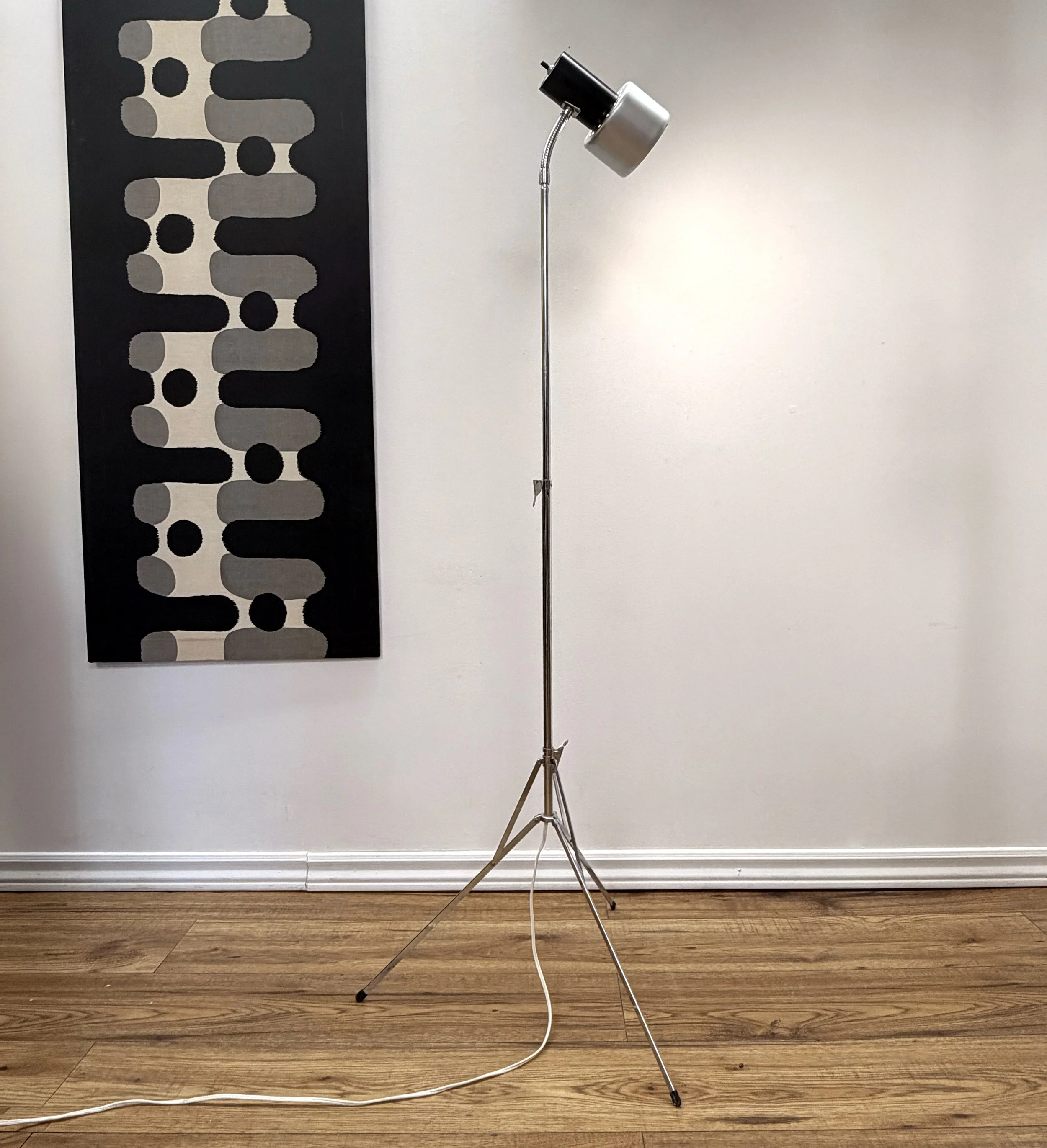 tripod-metal-lamp-2.jpg