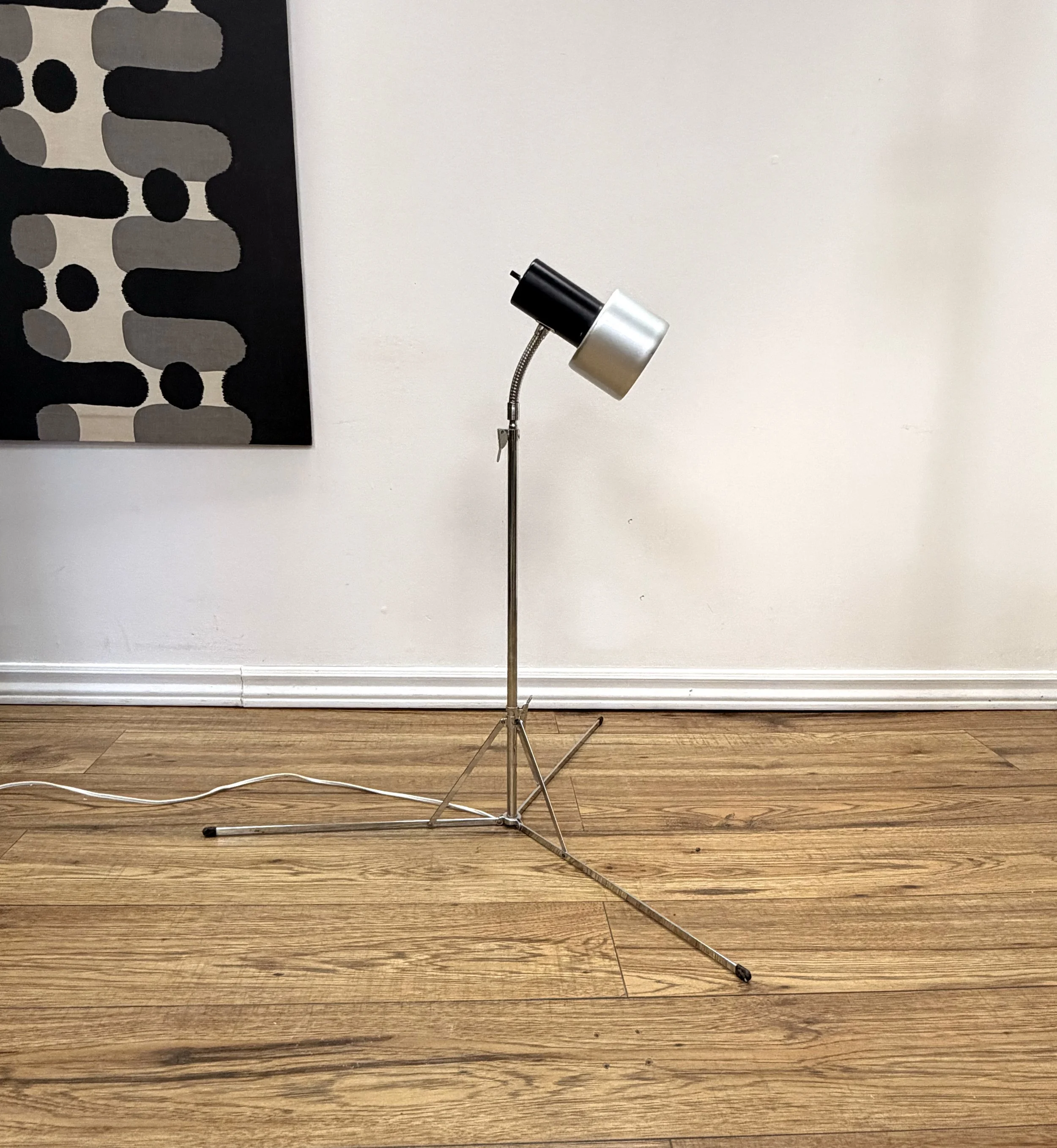tripod-metal-lamp-3.jpg