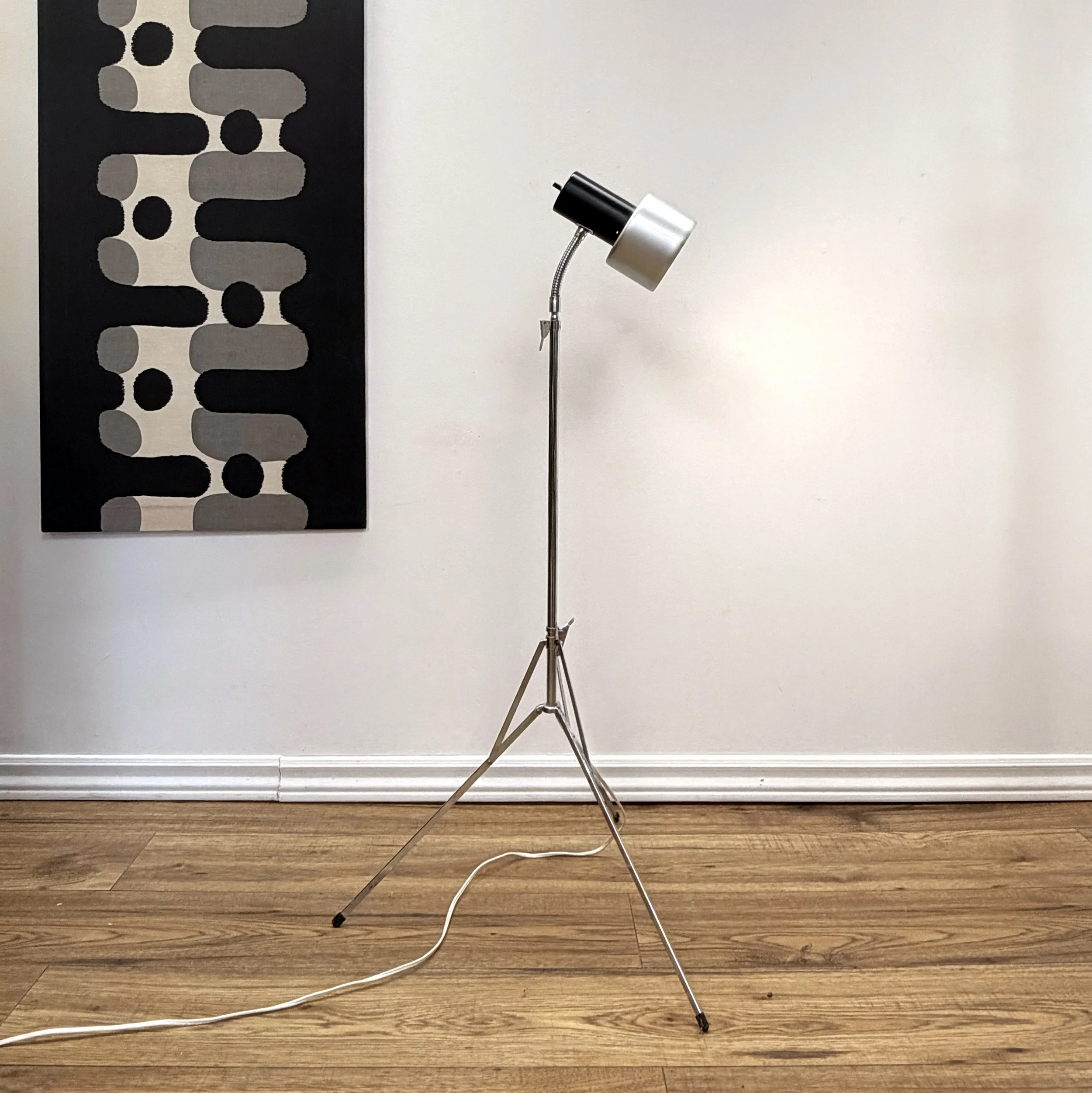 tripod-metal-lamp.jpg