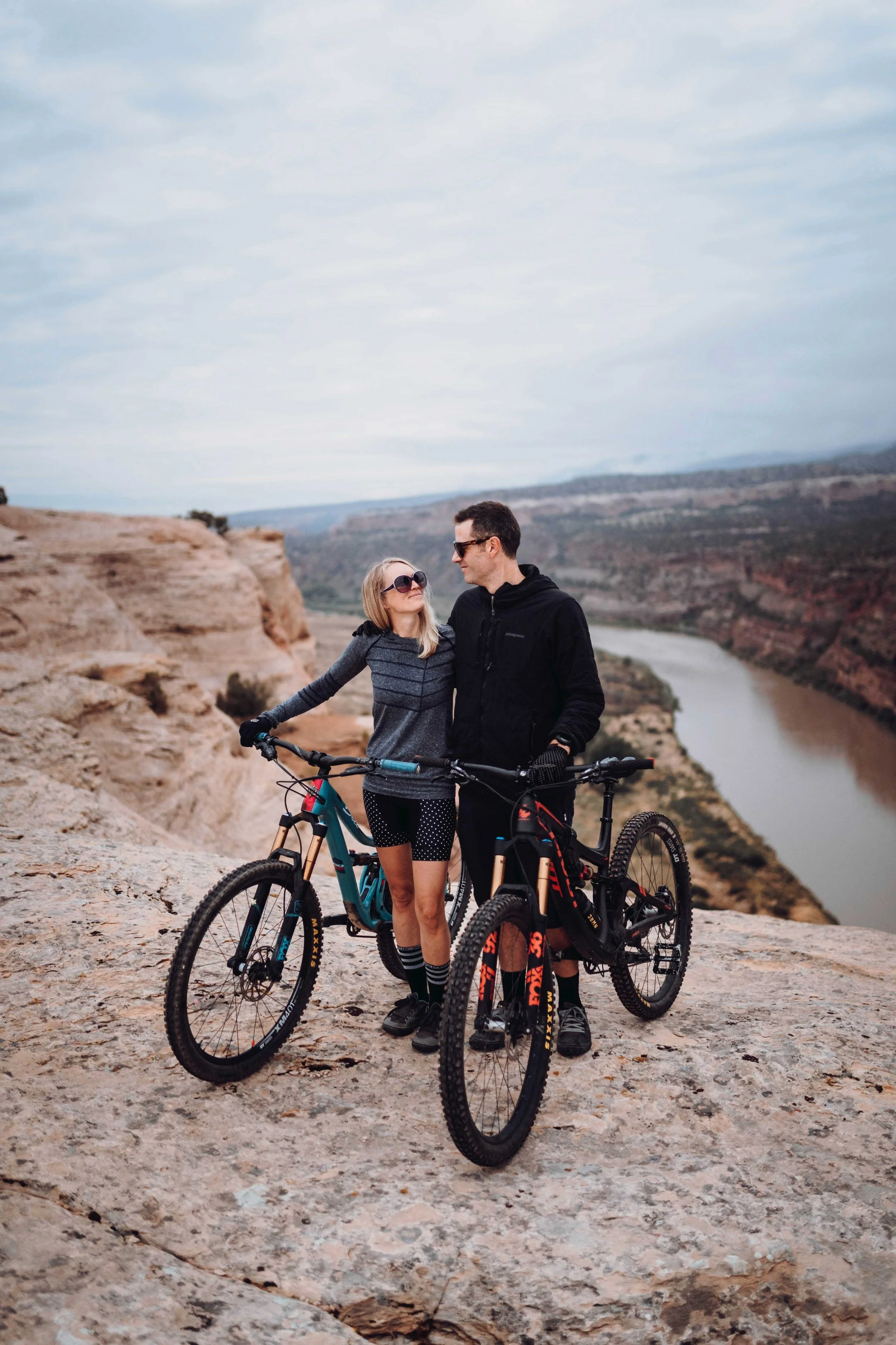 MountainBikePortraitofcoupleatKokopelli.jpg