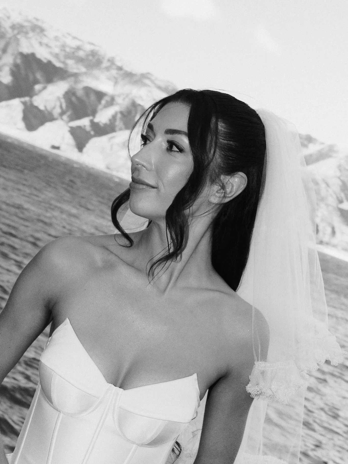 The incredibly beautiful Hazel in black and white. 
There is something about stripping back the colour that really makes some images pop. 

&bull;
#wanakaphotographer #queenstownnz🇳🇿 #wanakawedding #blackandwhitephotography 
&bull;
Keywords: weddin