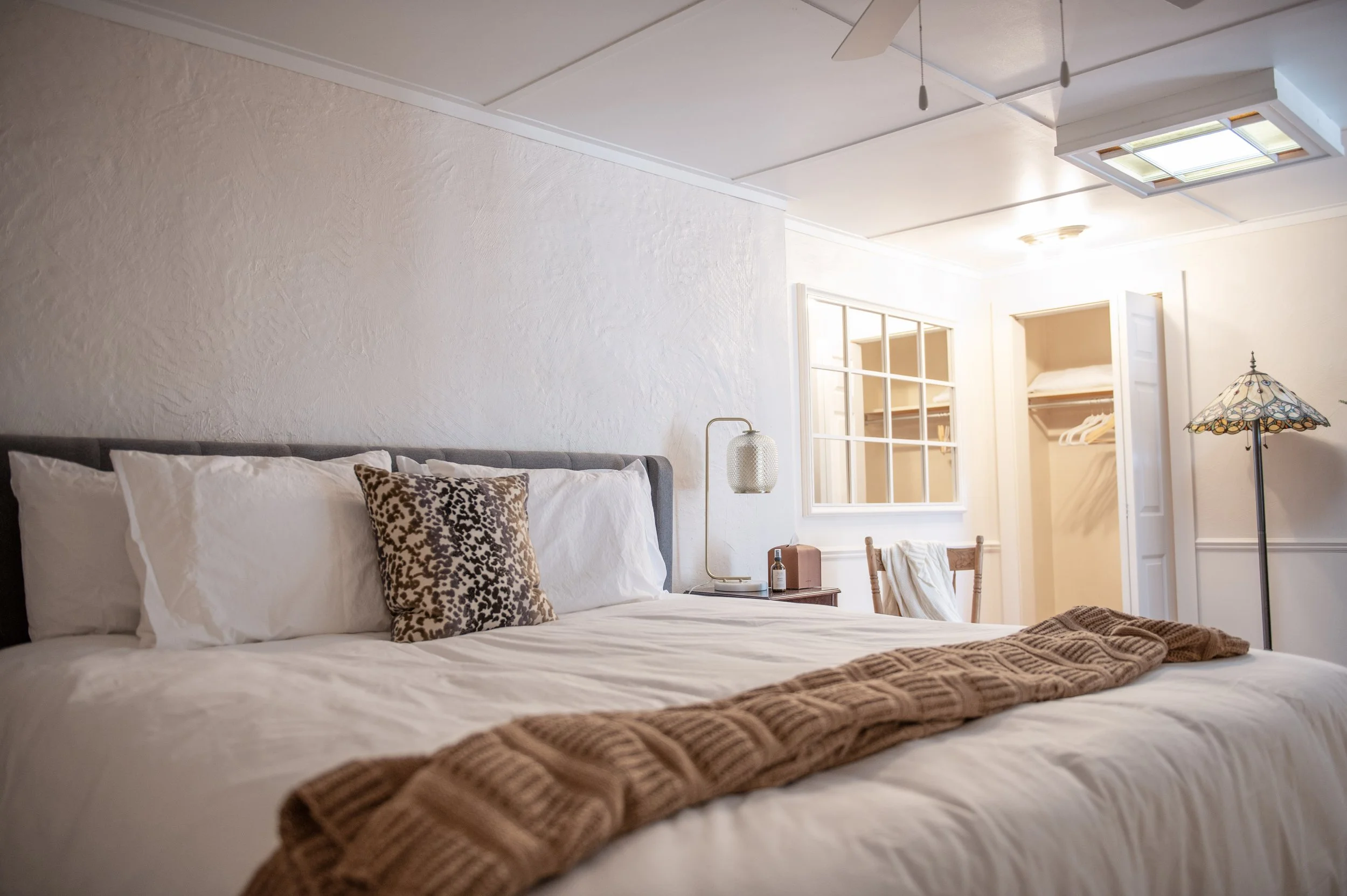 Room 4 - King Bed - Top Floor - Private Balcony - Daybed - Custom Corner Fireplace - Smart TV - Full Private Bath