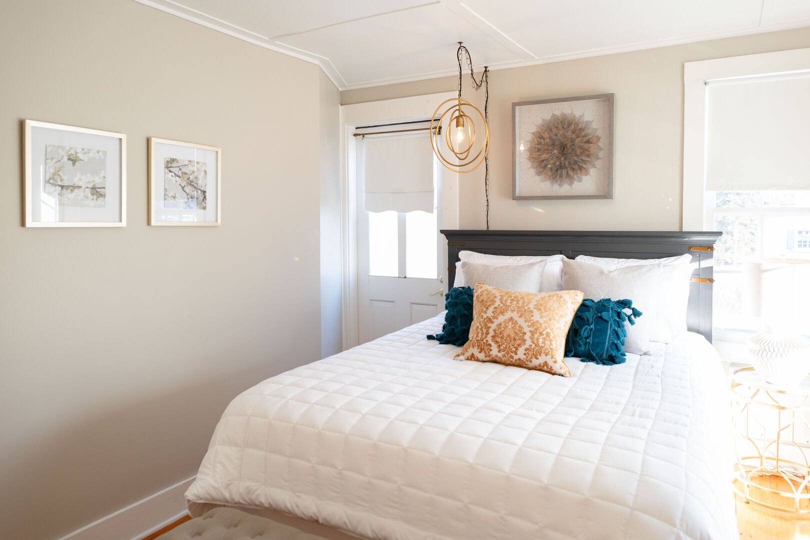 Room 5 - 1 Queen Bed, 1 Double Bed - 2nd Floor - Custom Fireplace (3 guest capacity)