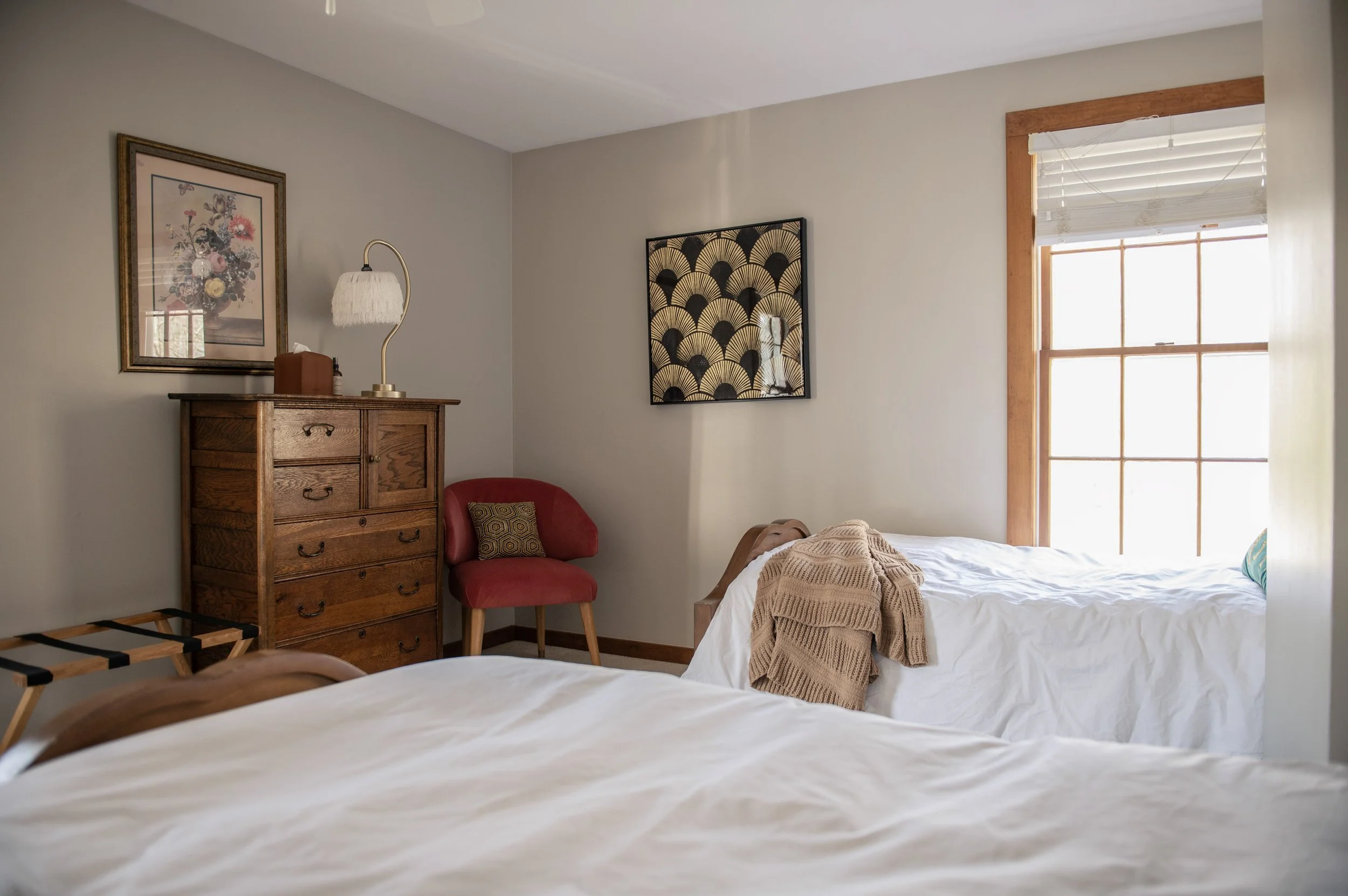 Room 7 - Two (2) Twin Beds - Top Floor - Full Private Bath