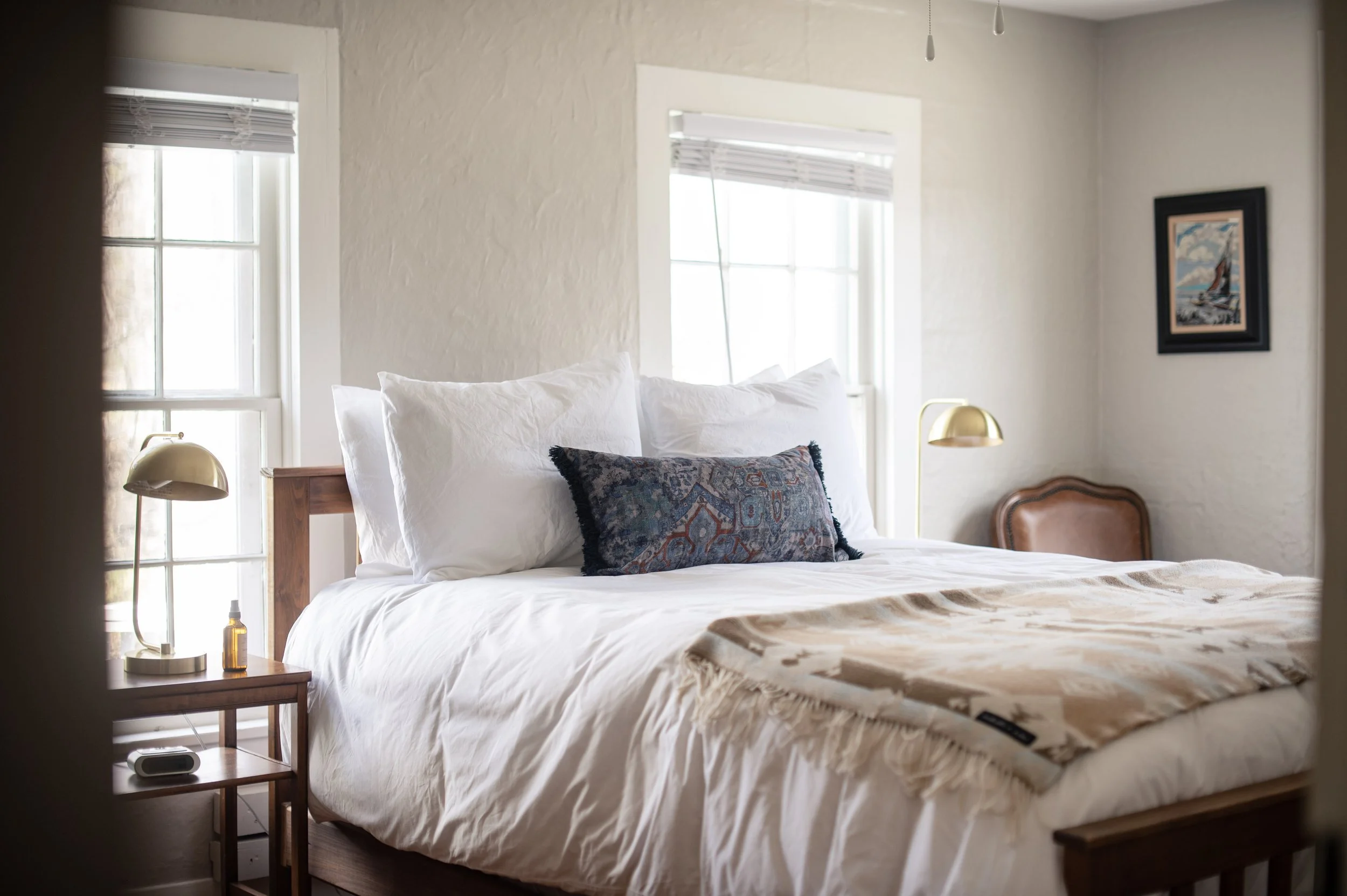 Room 6 - Queen Bed - Seasonal Fireplace - Top Floor - Full Private Bath