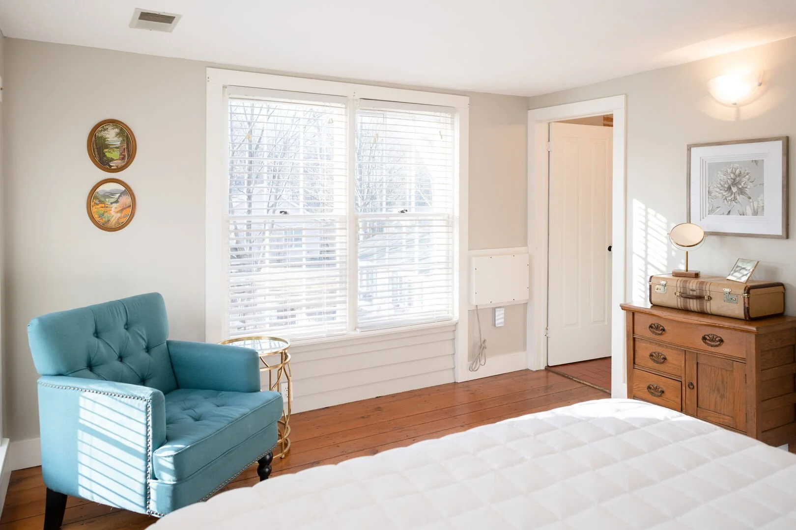 Ample space for additional seating.