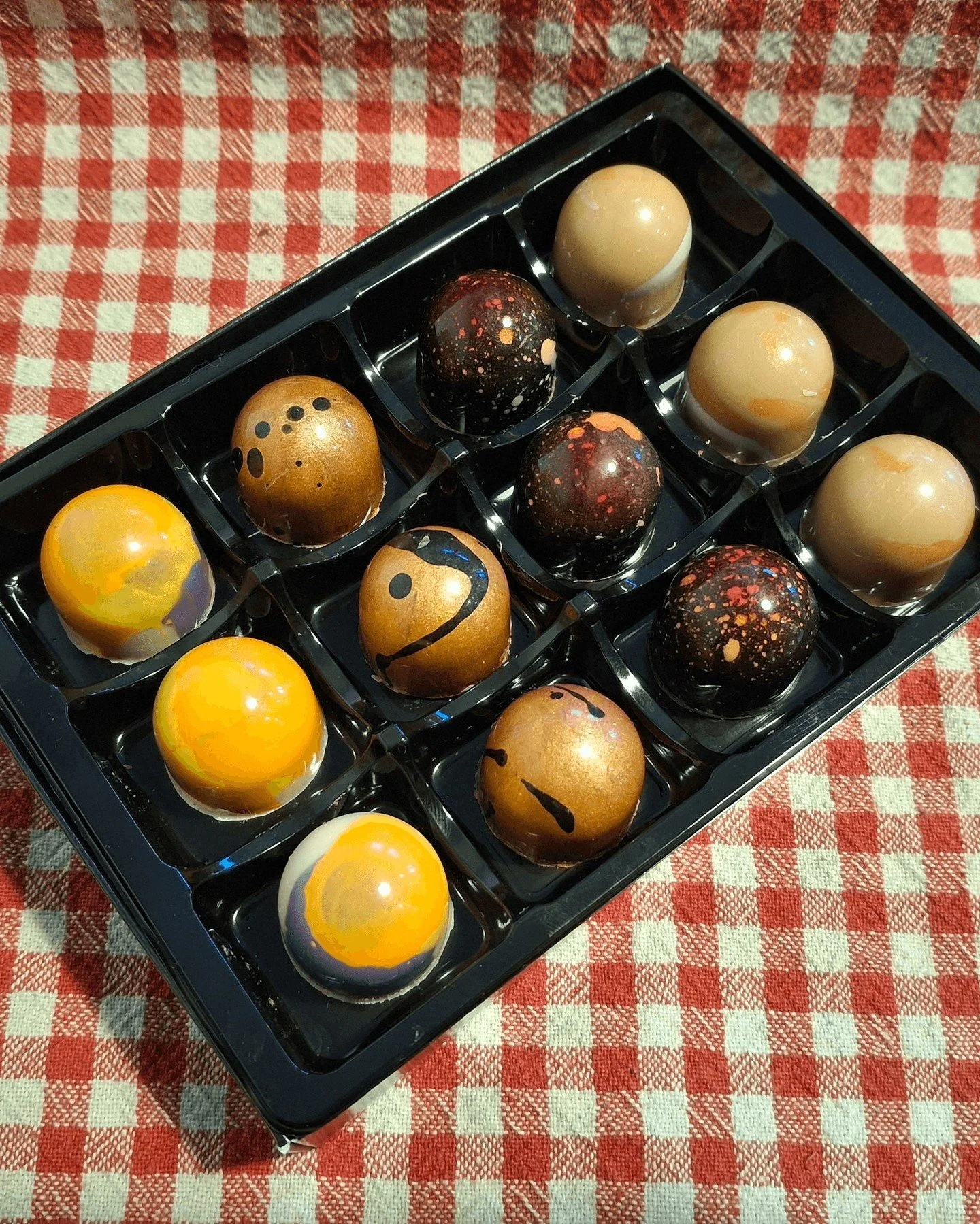 Did you know you have the option to build your own boxes at Cocoa Caffrey? With 9 tasty flavours to choose from, you can personalise your box of chocolates for the recipient to give them a gift they'll truly love!

Go to www.cocoacaffrey.co.uk to tre