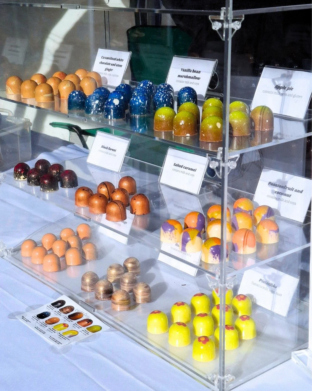 Did you know you can build your own boxes of chocolates on our website?
Here at Cocoa Caffrey, we currently have 9 gorgeous flavours available to choose from:
Caramelised white chocolate and stem ginger
Vanilla bean marshmallow
Apple pie
Black forest