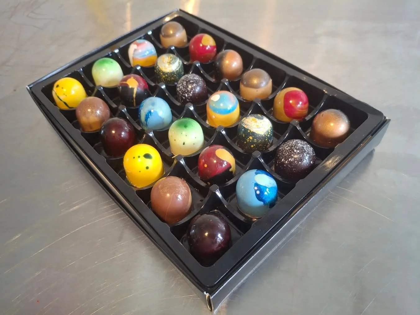 After non-stop work over the last few weeks, I'm delighted to introduce you to the Cocoa Caffrey summer range!
12 new flavours, available for the next three months only!
Order your box at www.cocoacaffrey.co.uk

#artisanmade #chocolatier #handcrafted