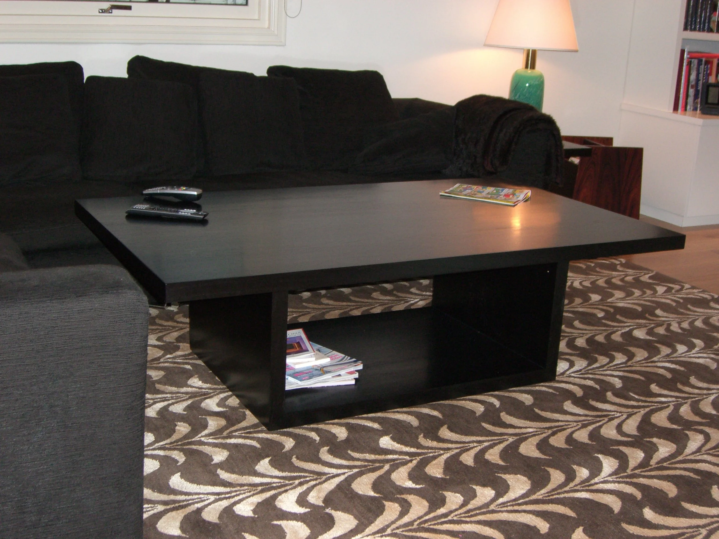 ebonized oak coffee table, svart eik kaffebord, made by Snekker Travis Johnson