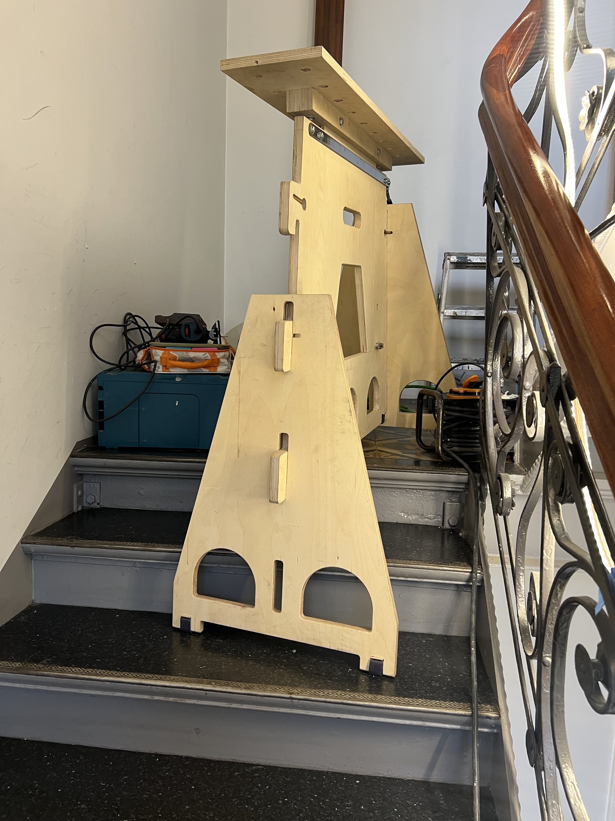 Ergo-horse by Snekker Travis, saw horse, arbeids bukte, work station, M.F.T. hole system