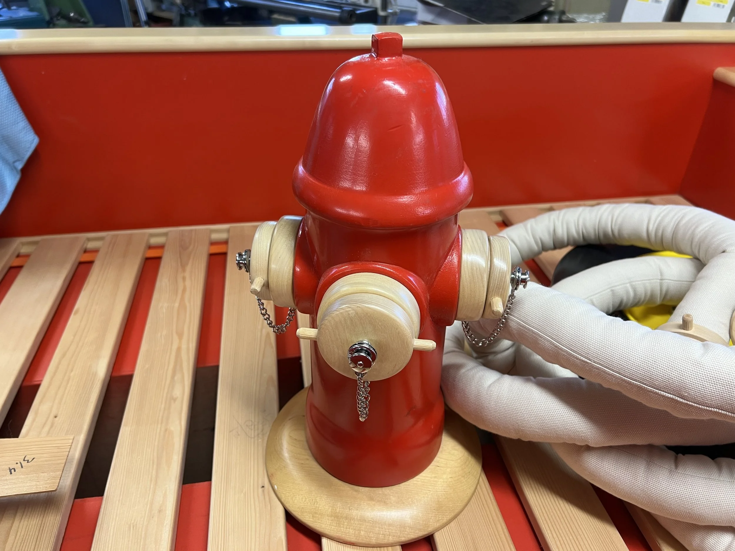 Brannbil seng, fire engine bed, barnerom, childrens room, made by Snekker Travis Johnson