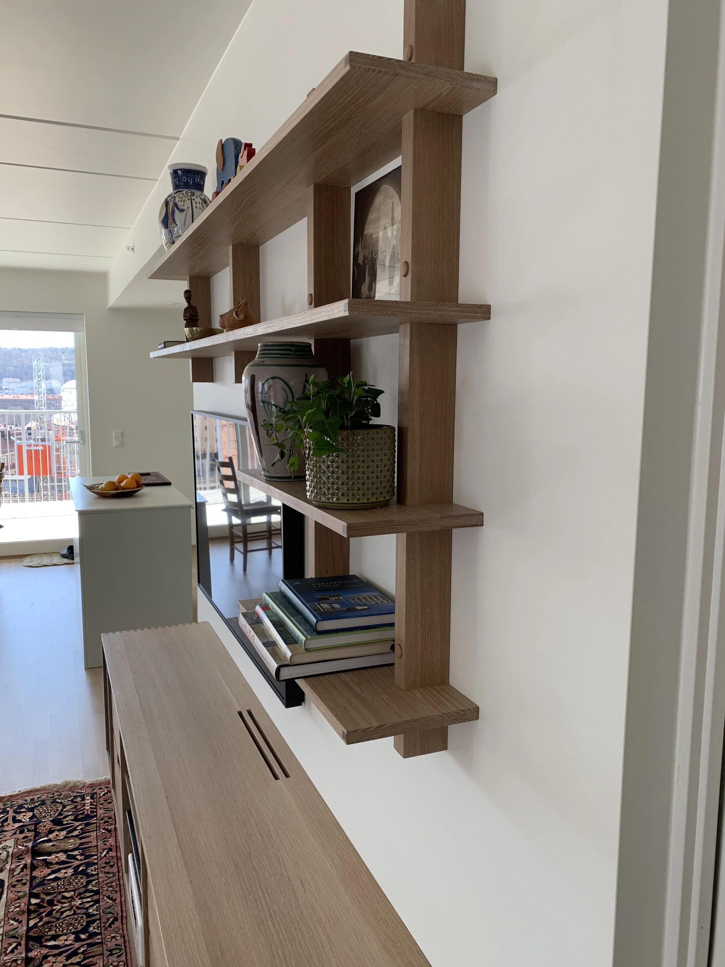 Oak T.V. cabinet, living room furniture, stua møbler, eik møbler, made by Snekker Travis Johnson