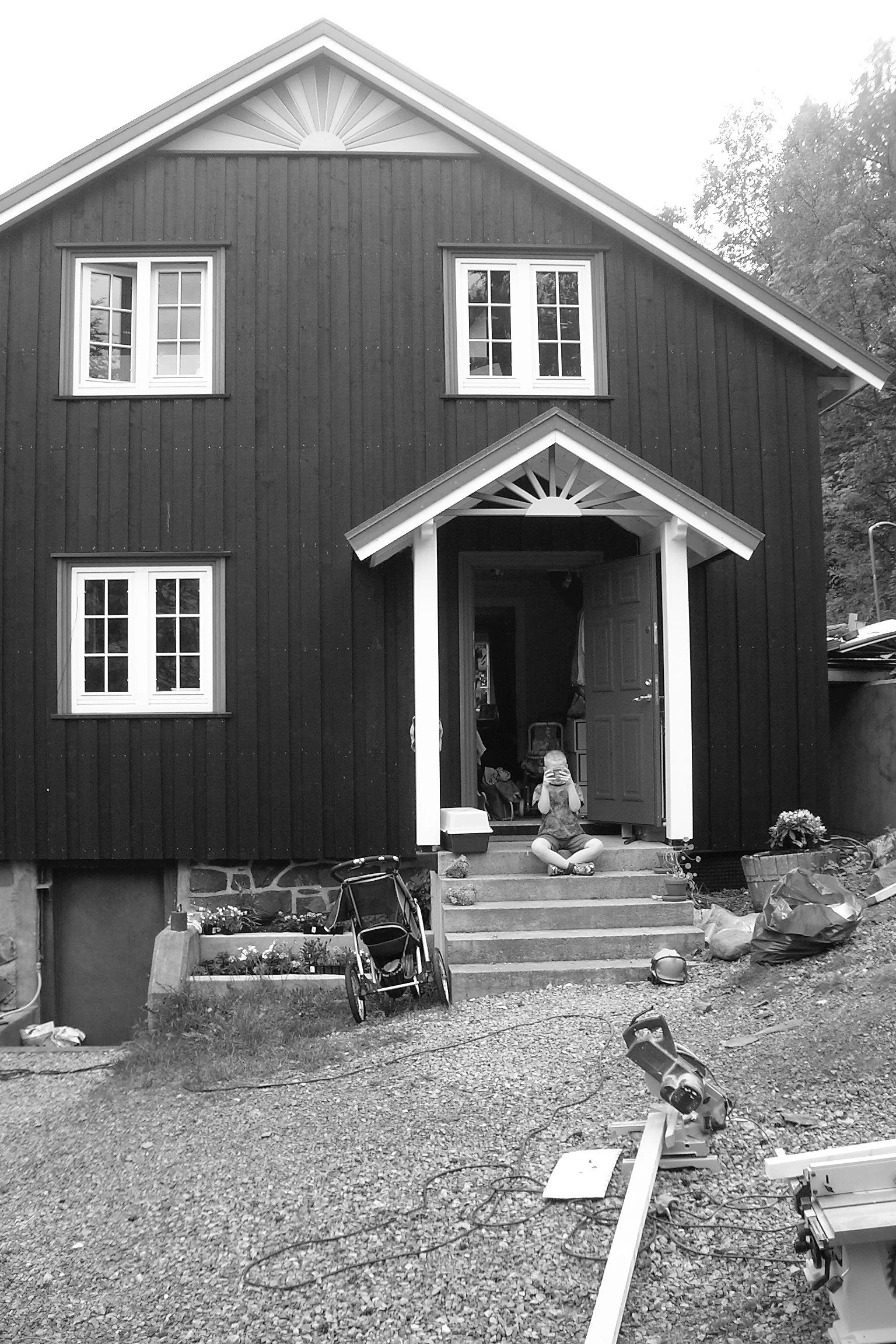 Decorative porch, wooden sun detail, exterior architectural detail, wooden house, made by Snekker Travis Johnson
