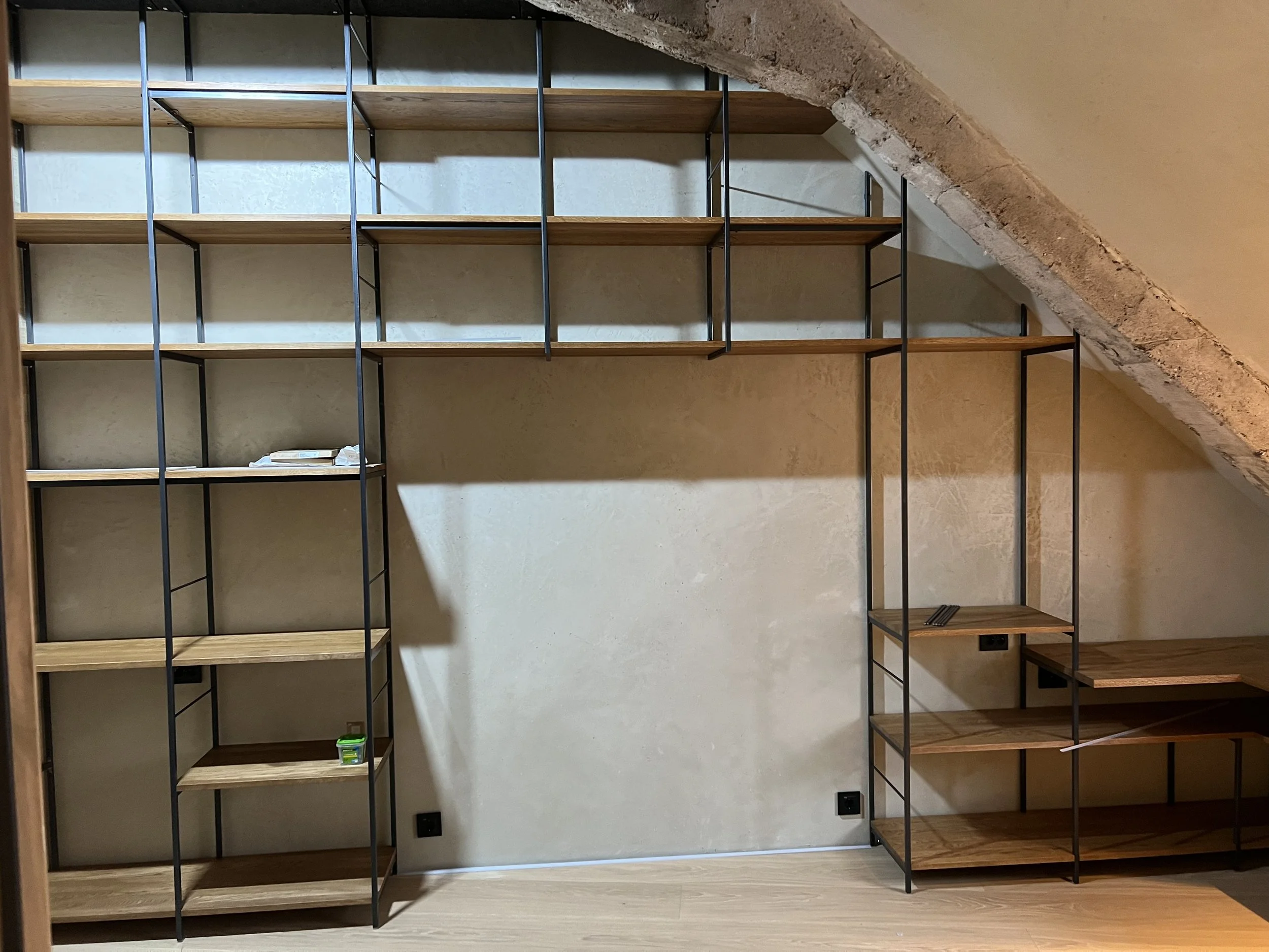 book shelf, bok hyller, oak and steel book shelf, office, ladder book shelf, work space, made by Snekker Travis Johnson