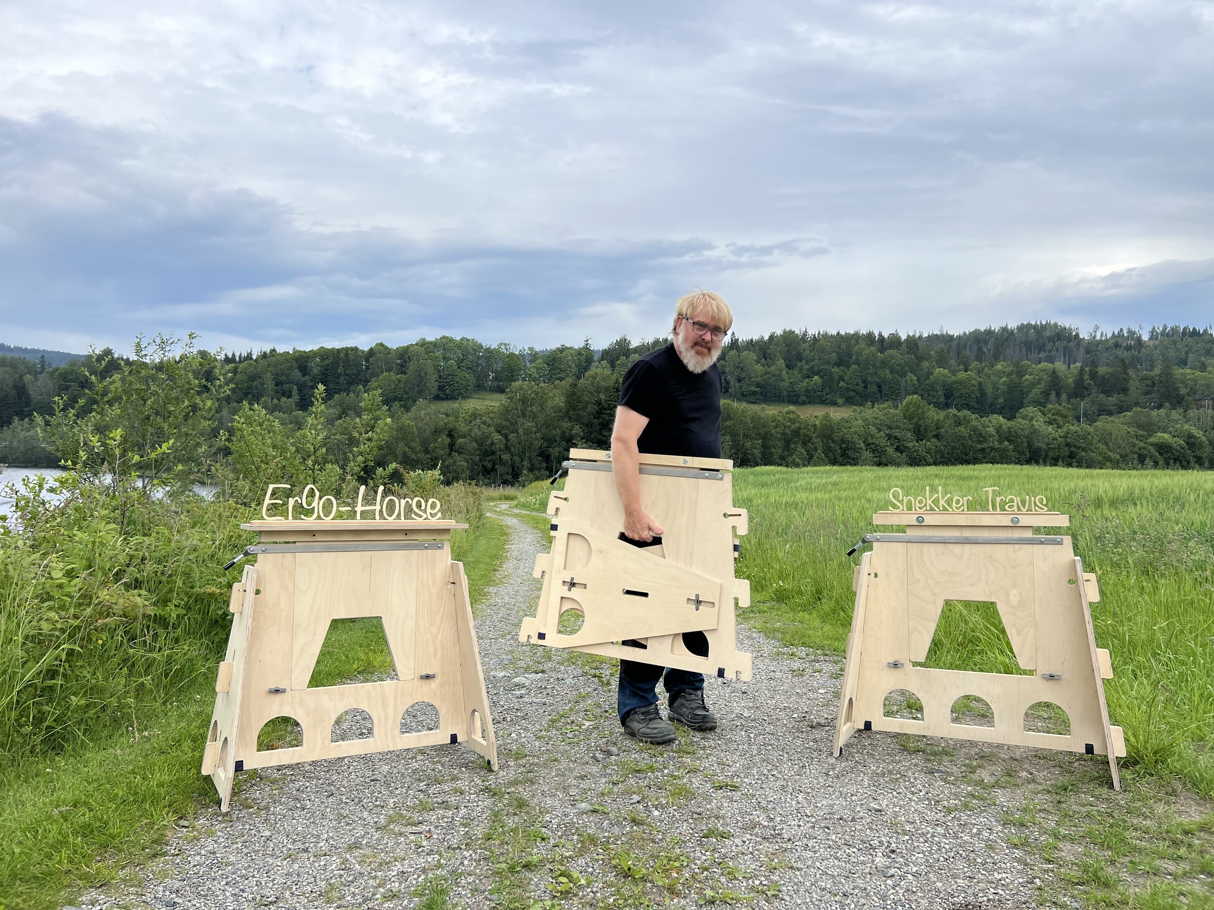 Ergo-horse by Snekker Travis, saw horse, arbeids bukte, work station, M.F.T. hole system