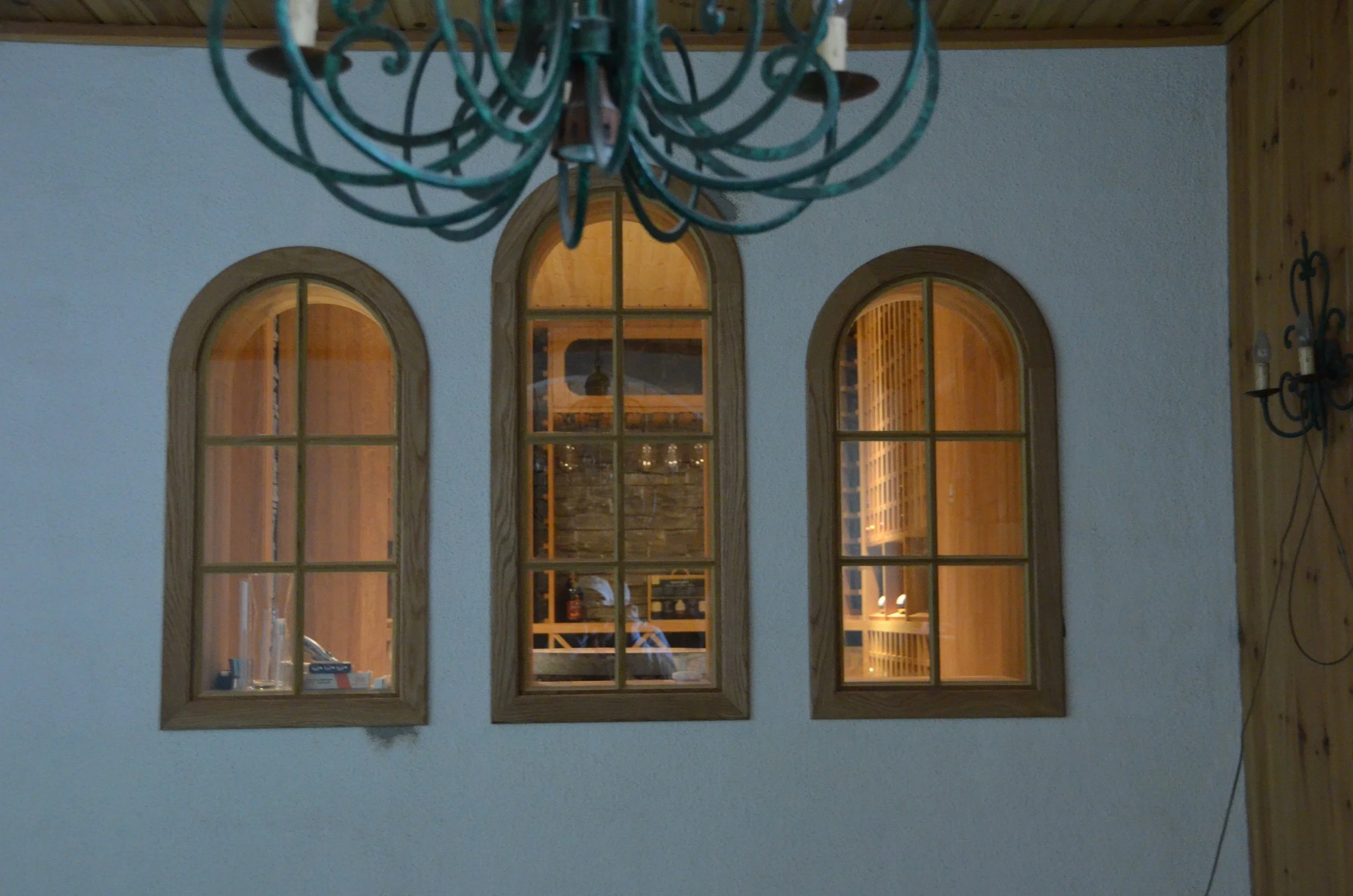 wine celler, oak wine celler, curved window trim, made by Snekker Travis Johnson