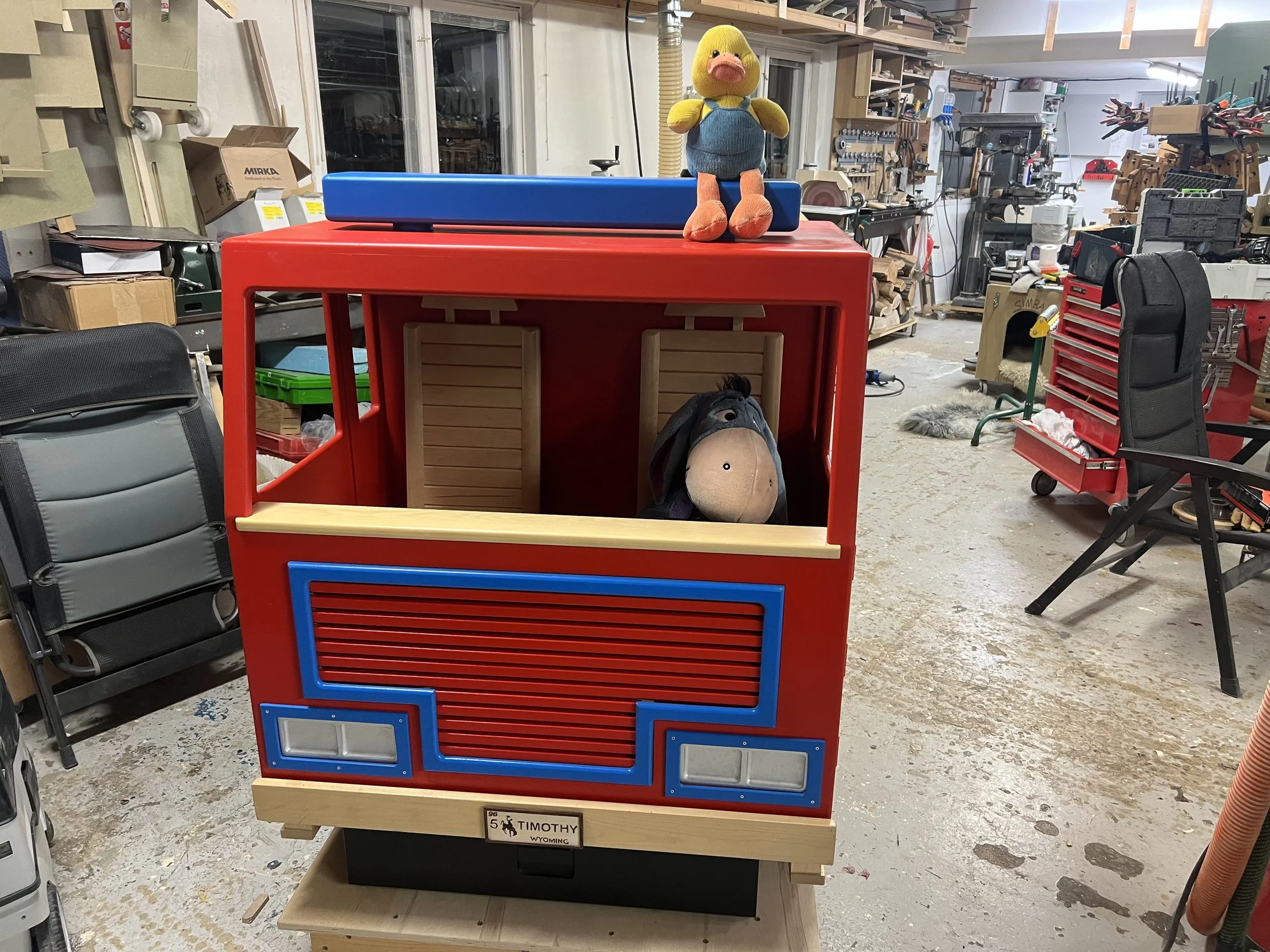 Brannbil seng, fire engine bed, barnerom, childrens room, made by Snekker Travis Johnson