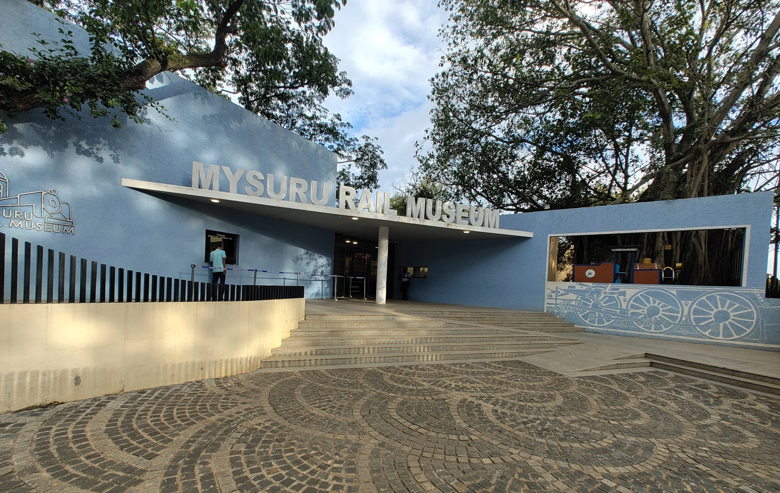 Mysuru_rail_museum_entrance.jpg