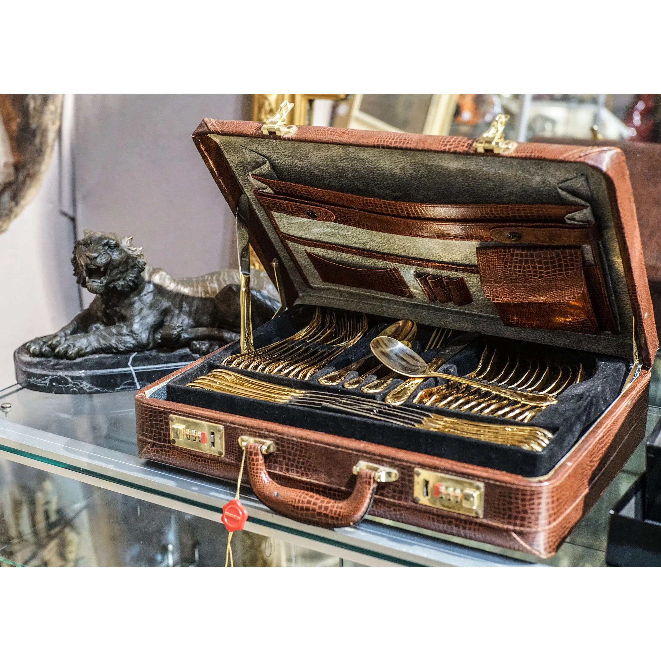 ANTIQUITES DICI ET DAILLEURS BORDEAUX ANTIQUITES BOUTIQUE (4).JPG