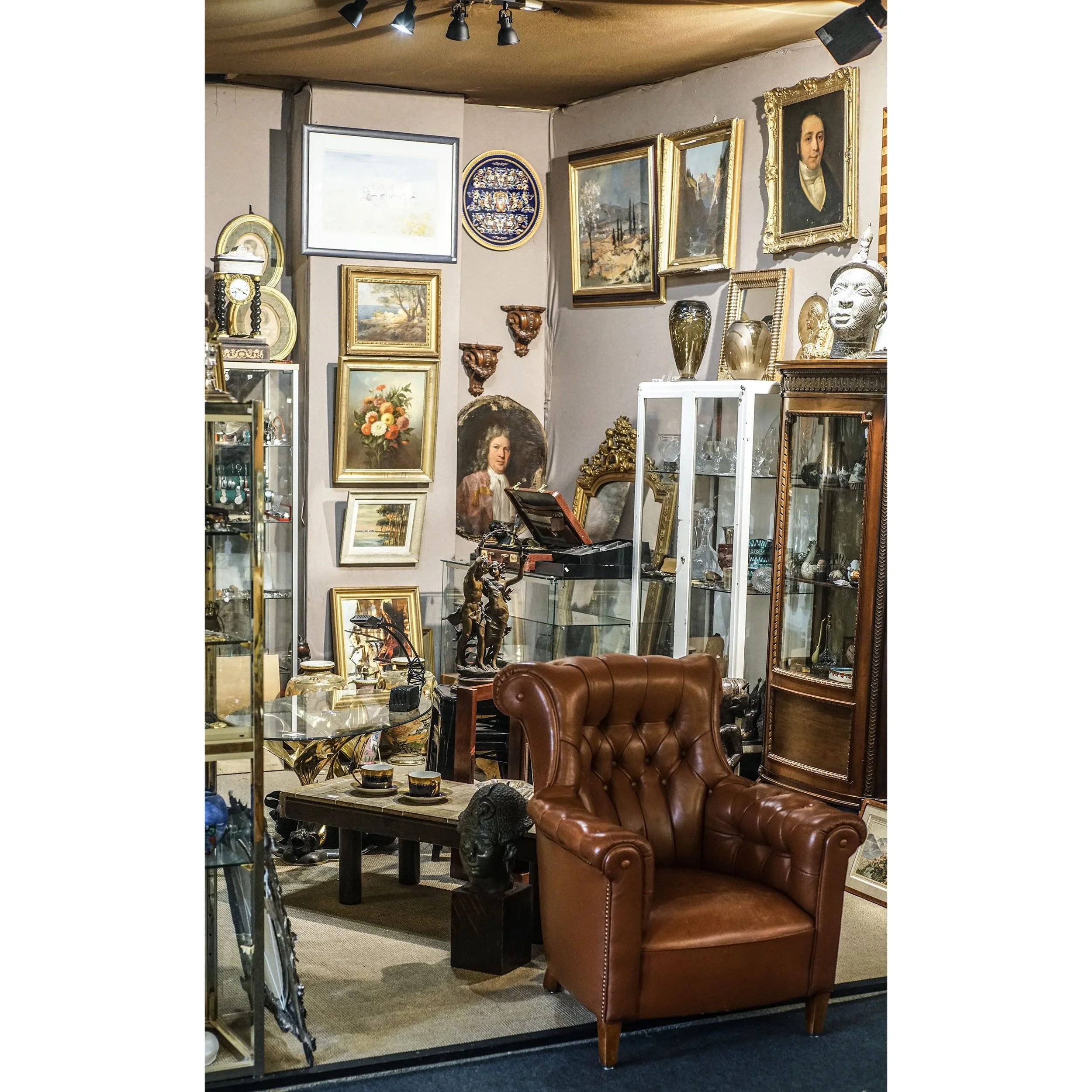 ANTIQUITES DICI ET DAILLEURS BORDEAUX ANTIQUITES BOUTIQUE (1).JPG