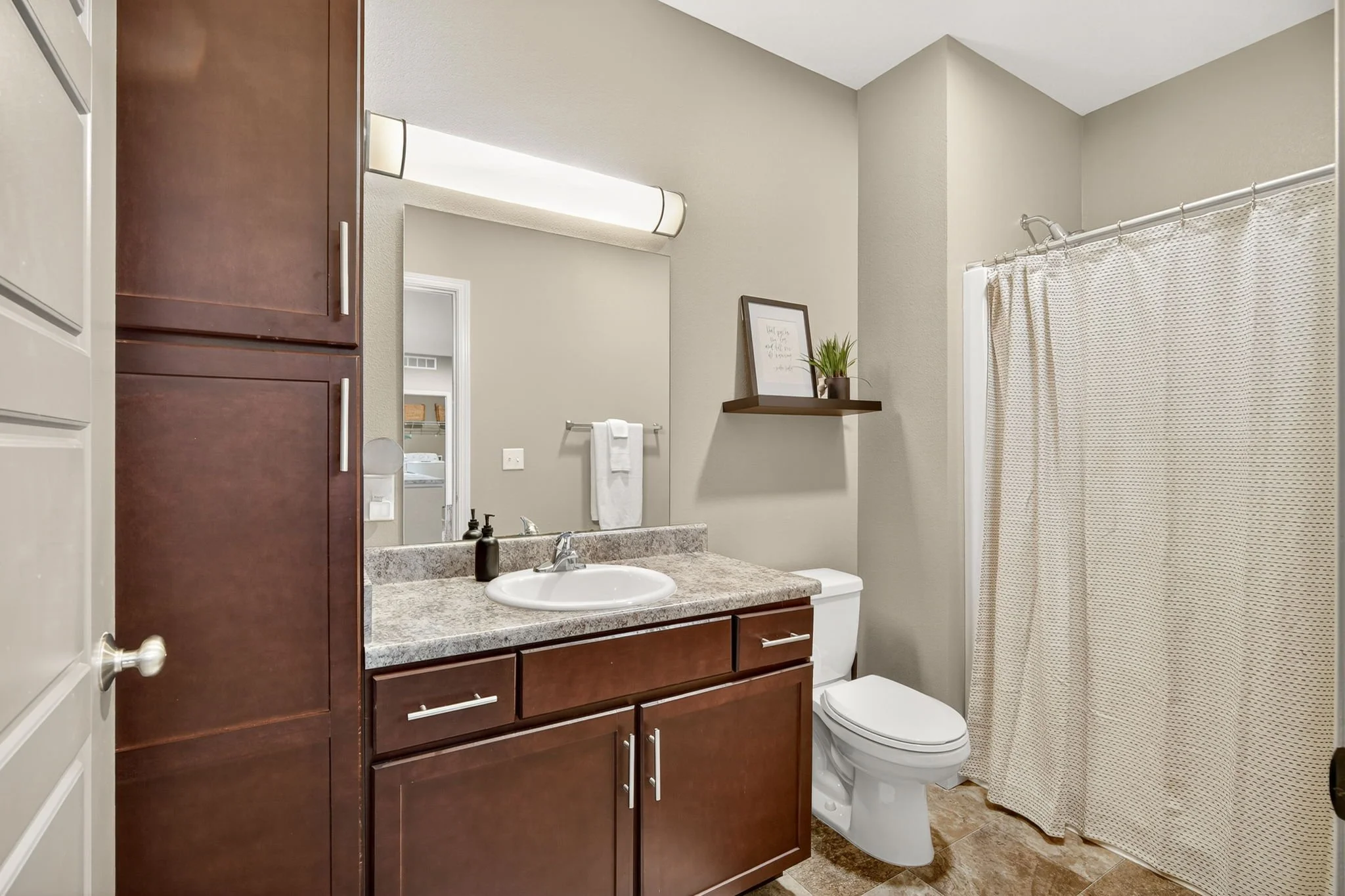 Hello Neighbor - Matteo - 3.jpg