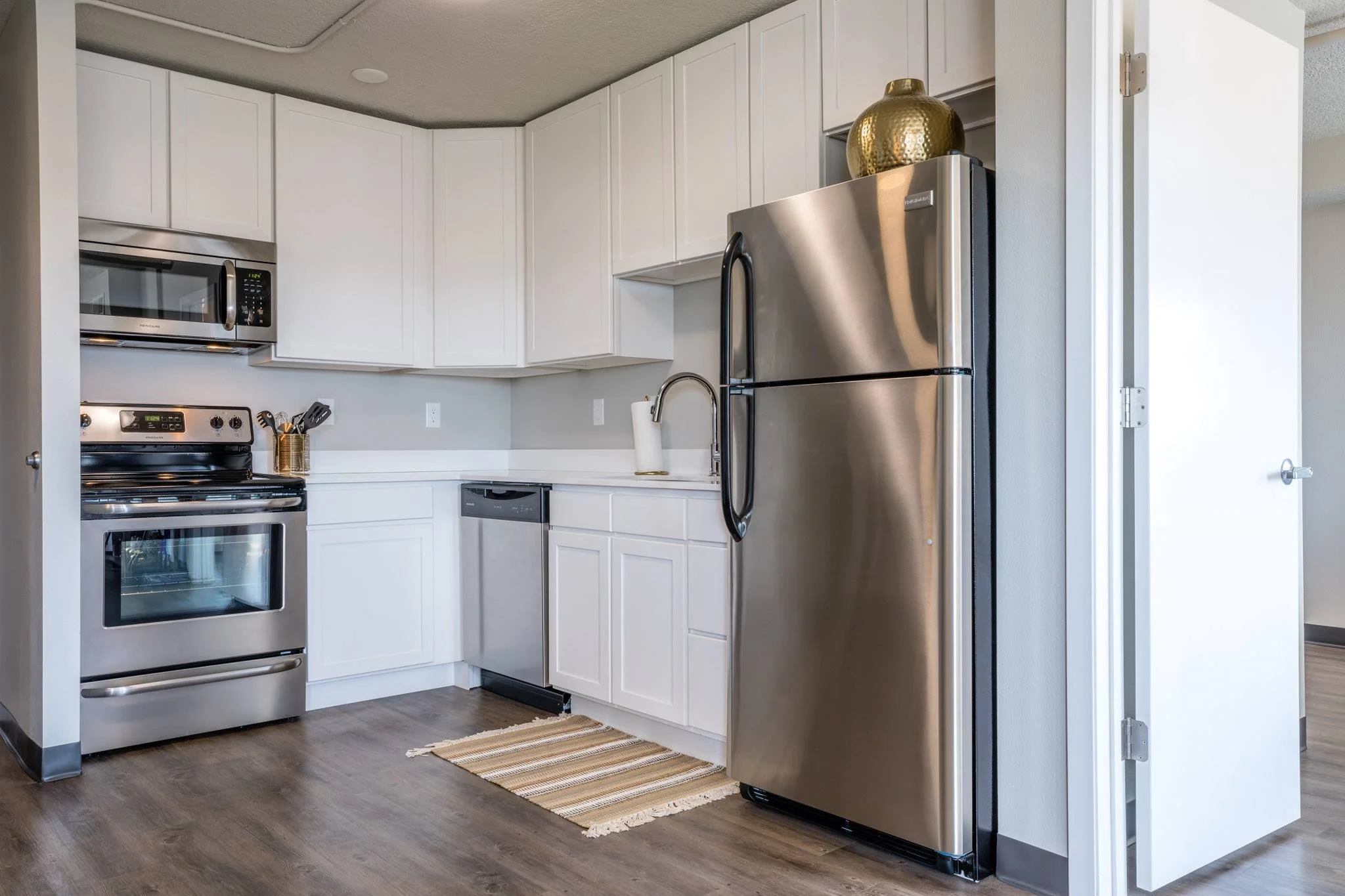 LYN-604-Wild Oasis-10.jpg